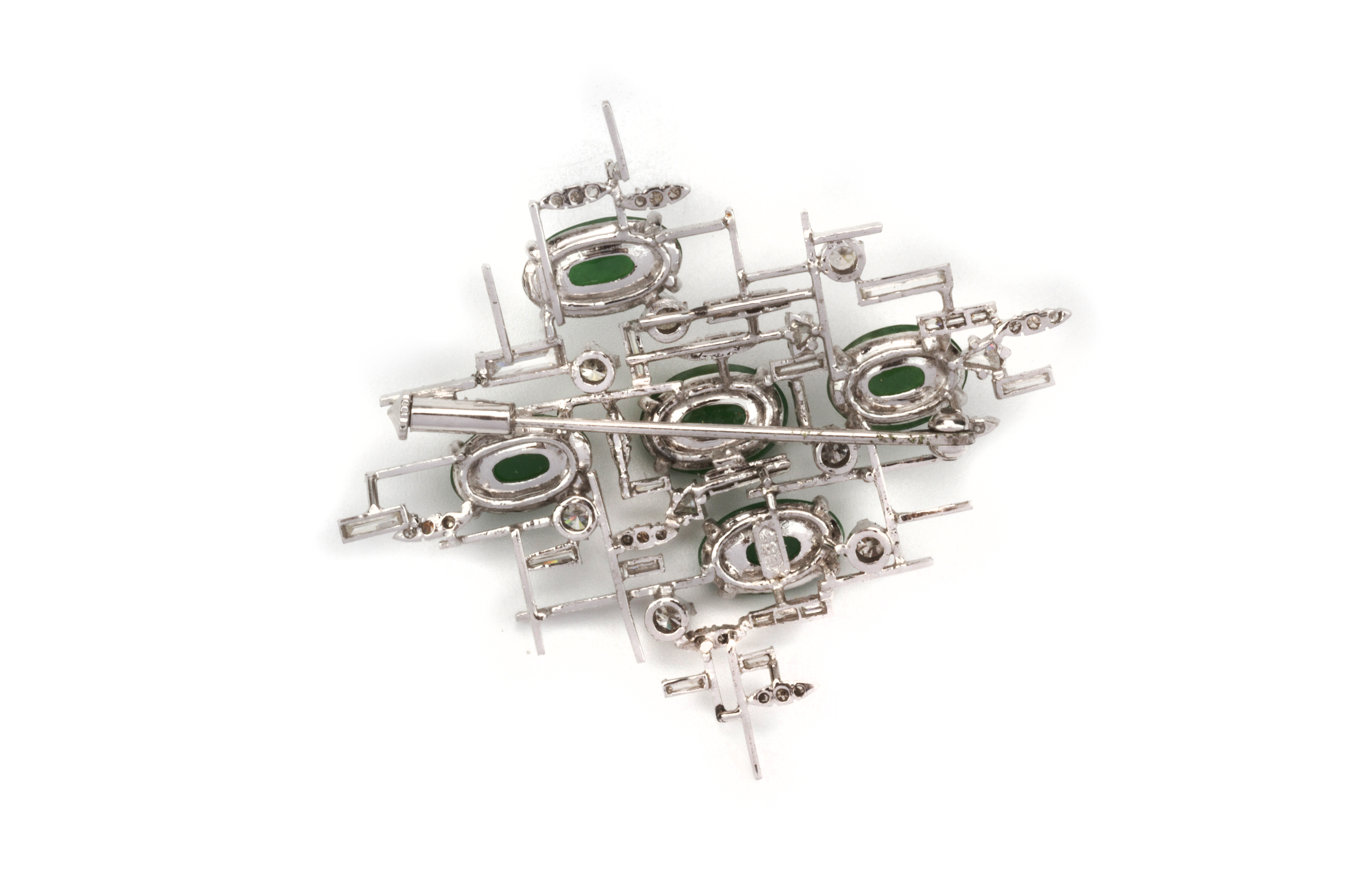 A JADE AND DIAMOND ABSTRACT BROOCH - Image 2 of 3