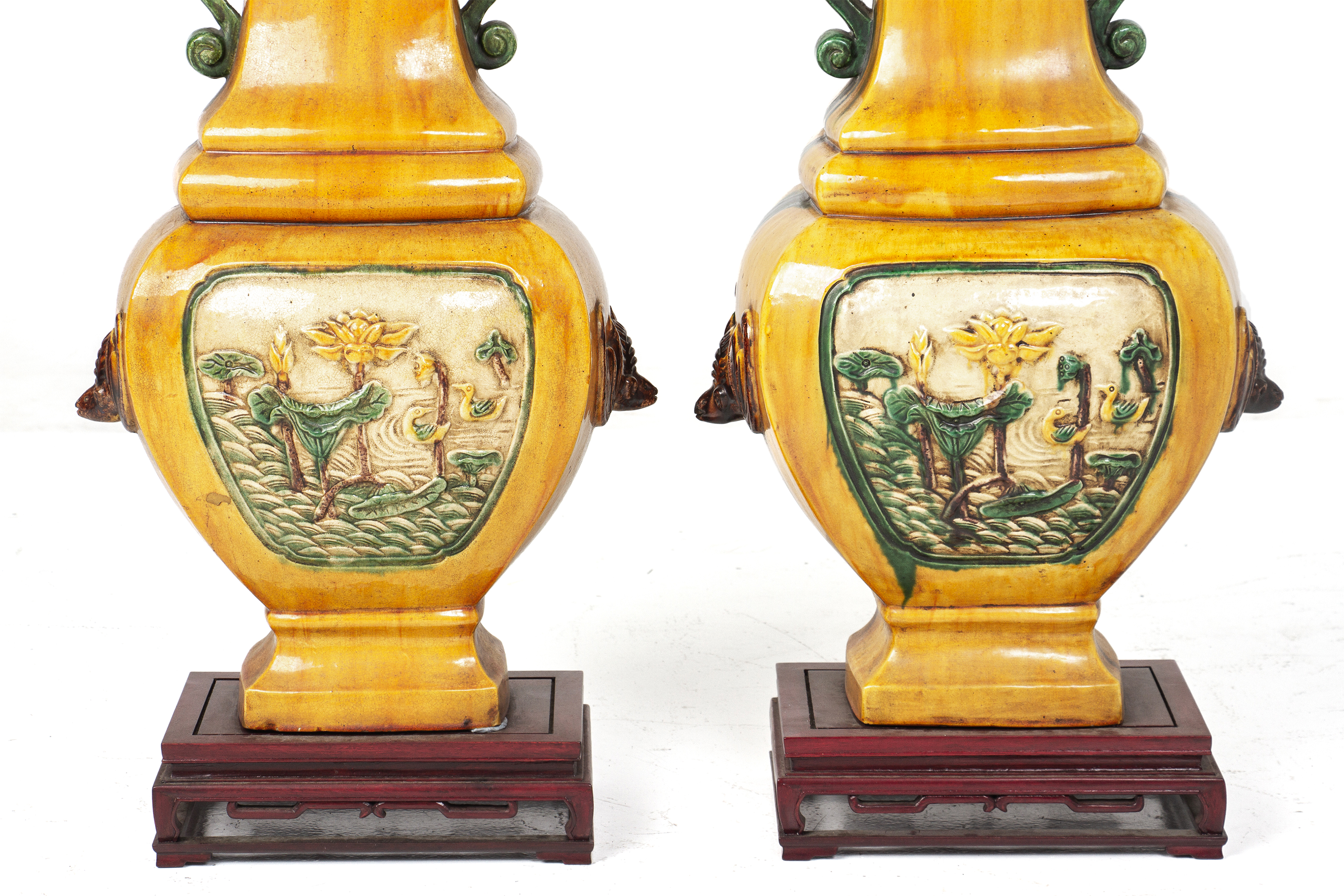 A PAIR OF LARGE SANCAI GLAZED TWIN HANDLED VASES - Image 2 of 3