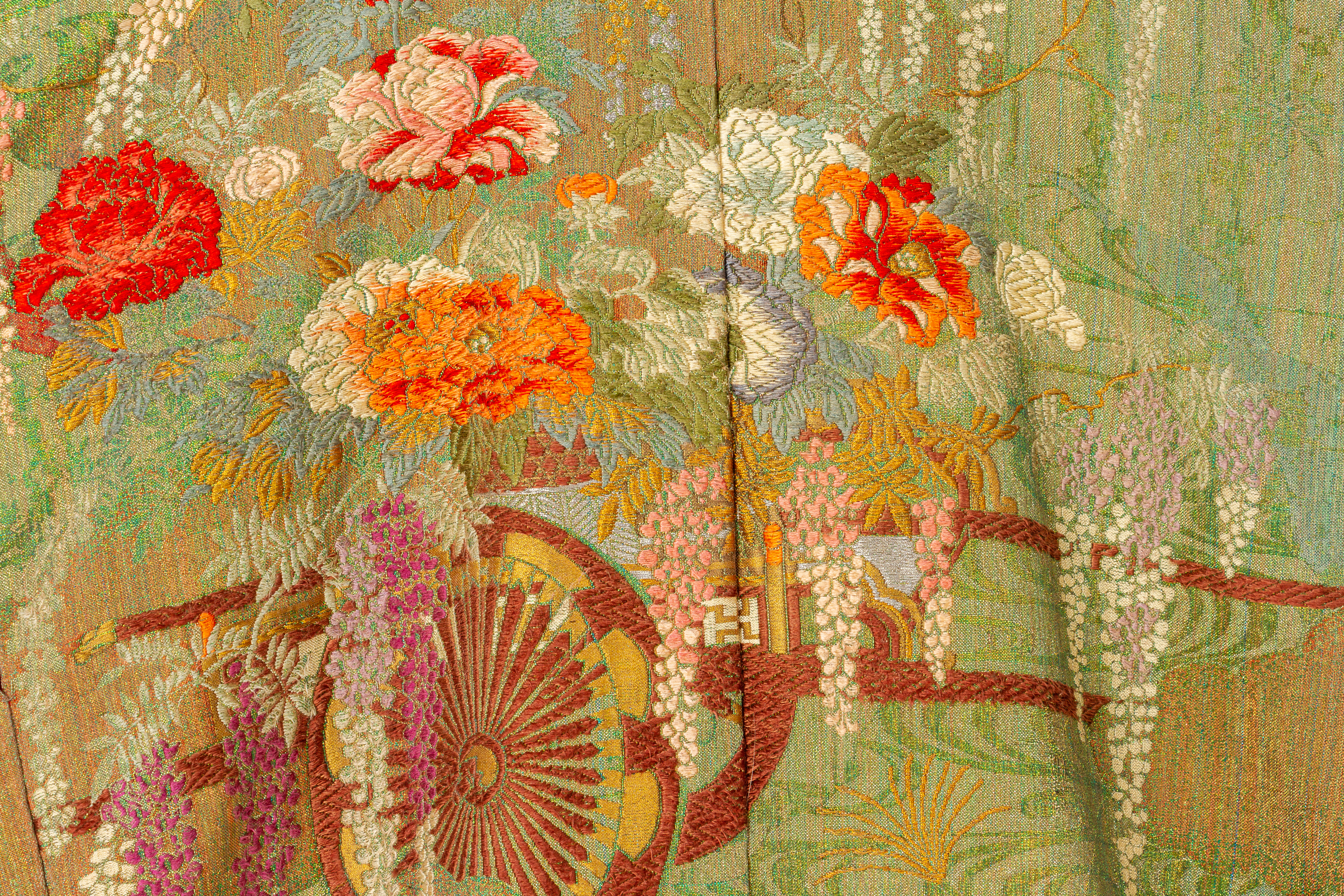 A JAPANESE EMBROIDERED KIMONO AND STAND - Image 3 of 11