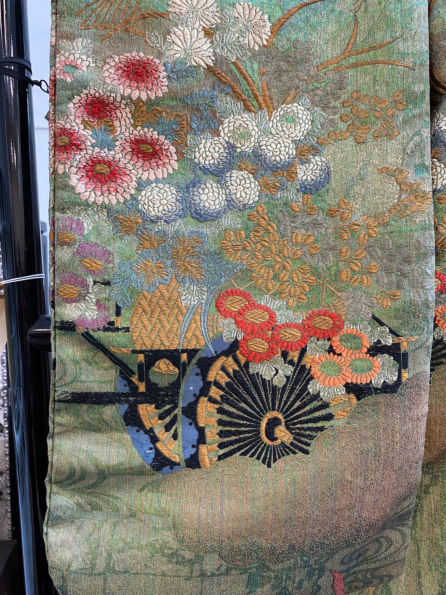 A JAPANESE EMBROIDERED KIMONO AND STAND - Image 7 of 11