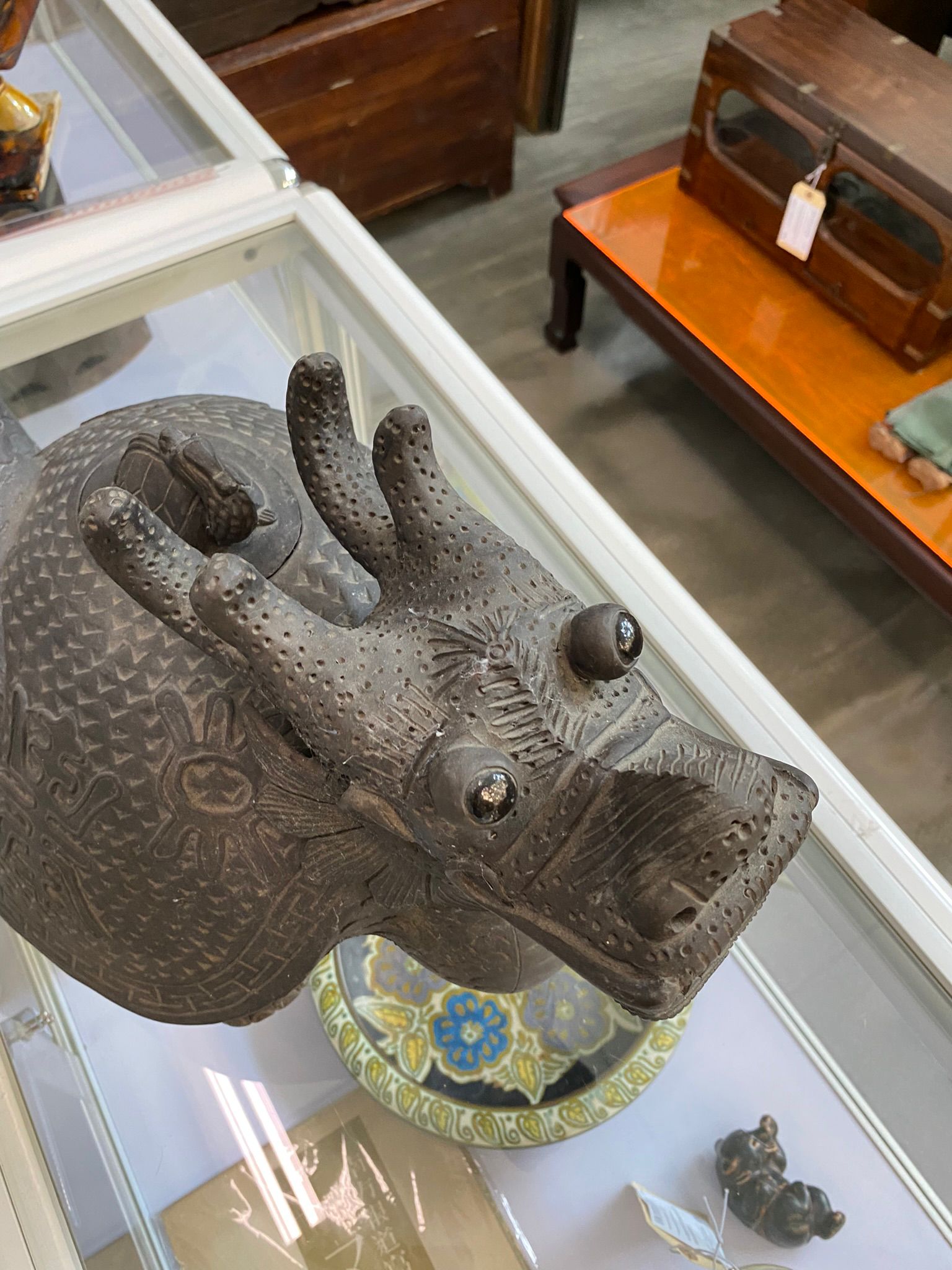 A PAIR OF POTTERY MODELS OF MYTHICAL BEASTS - Image 10 of 14