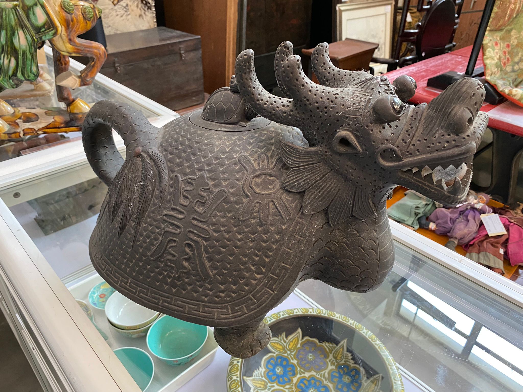 A PAIR OF POTTERY MODELS OF MYTHICAL BEASTS - Image 9 of 14