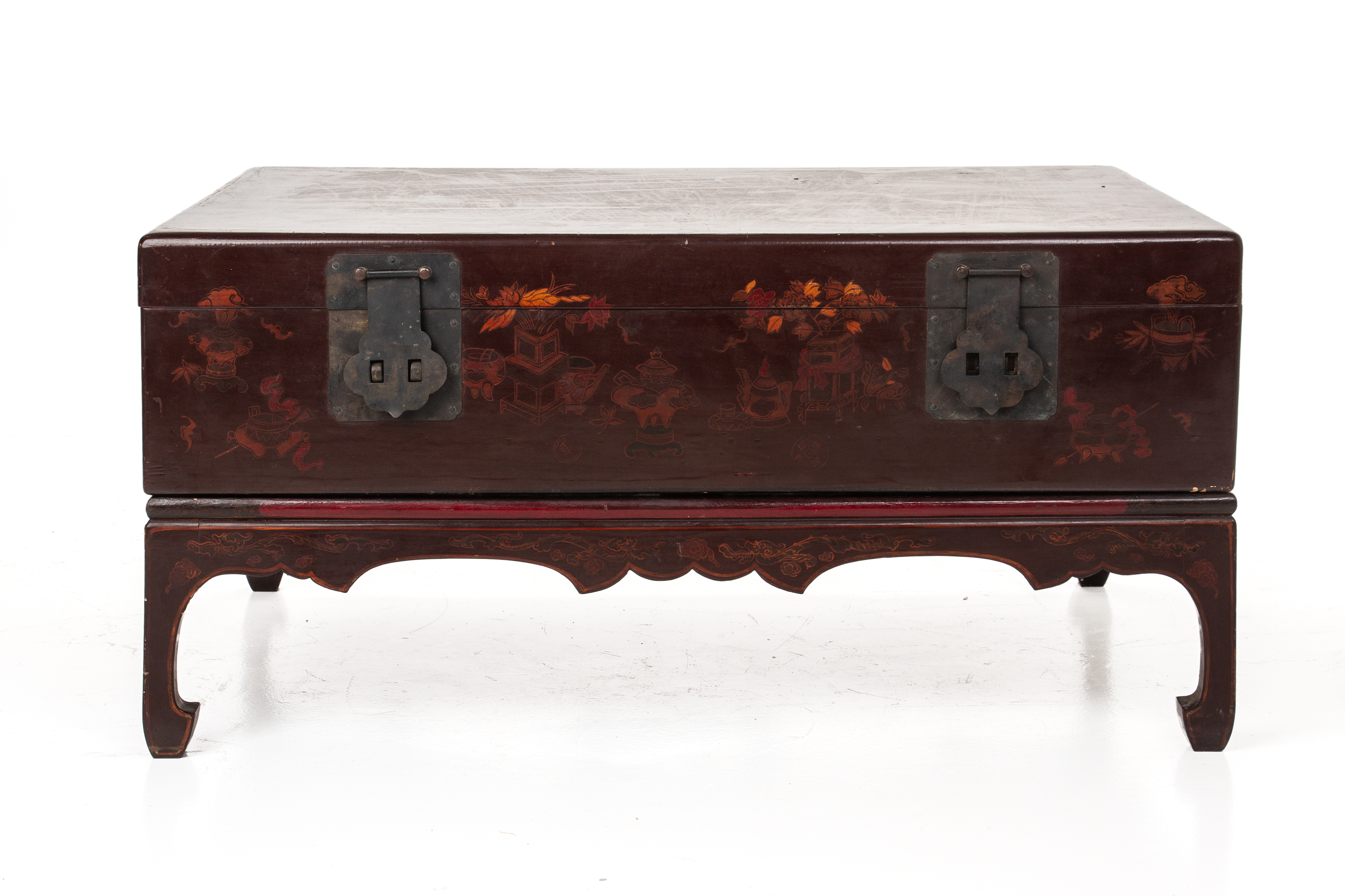 A CHINESE LACQUERED TRUNK ON STAND - Bild 2 aus 5