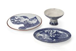 A GROUP OF JAPANESE BLUE AND WHITE PORCELAIN ITEMS