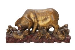 A CARVED AND GILT WOOD GROUP OF A PIG AND PIGLETS