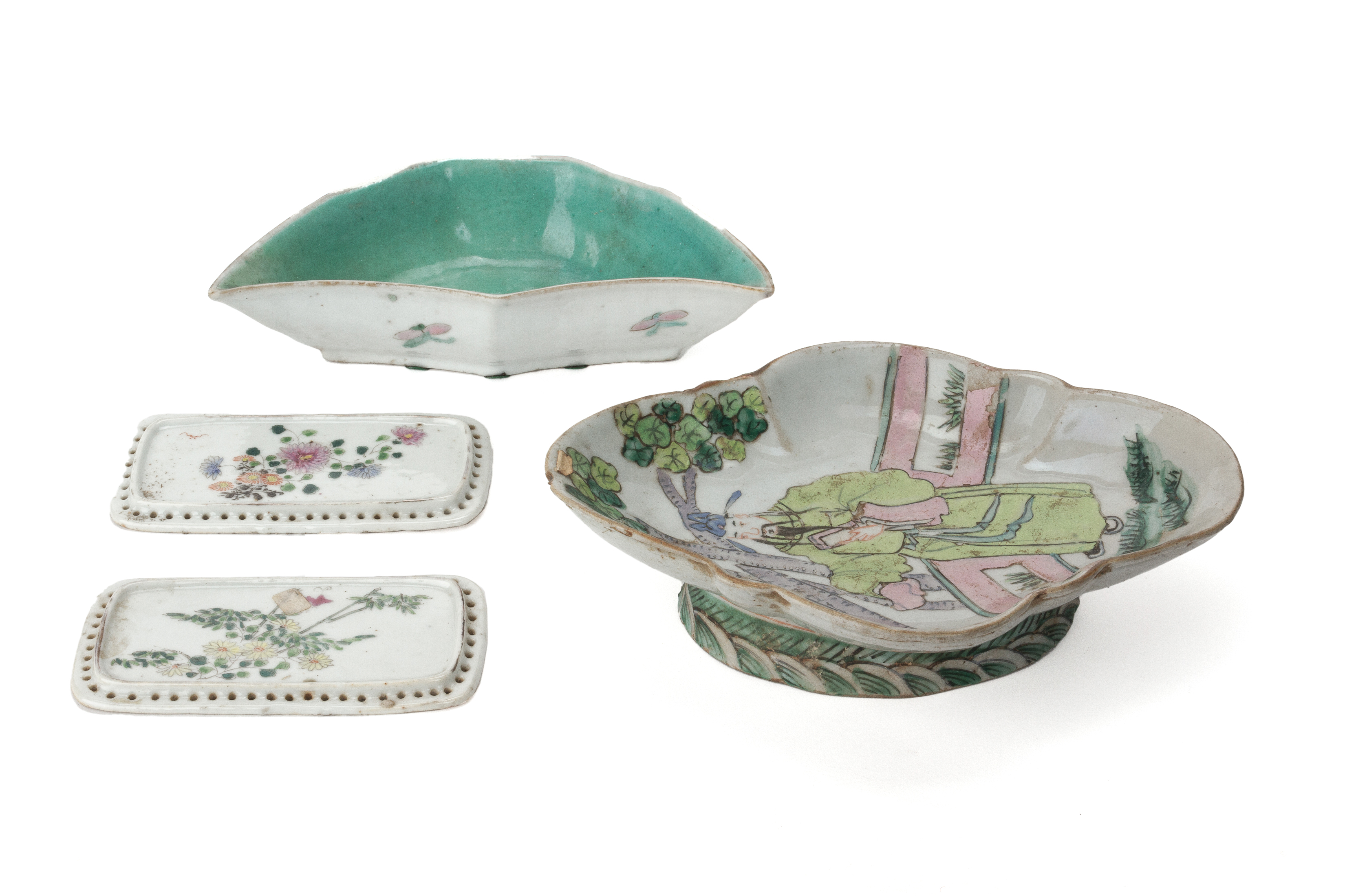 A GROUP OF ORIENTAL FAMILLE ROSE PORCELAIN ITEMS - Image 3 of 4