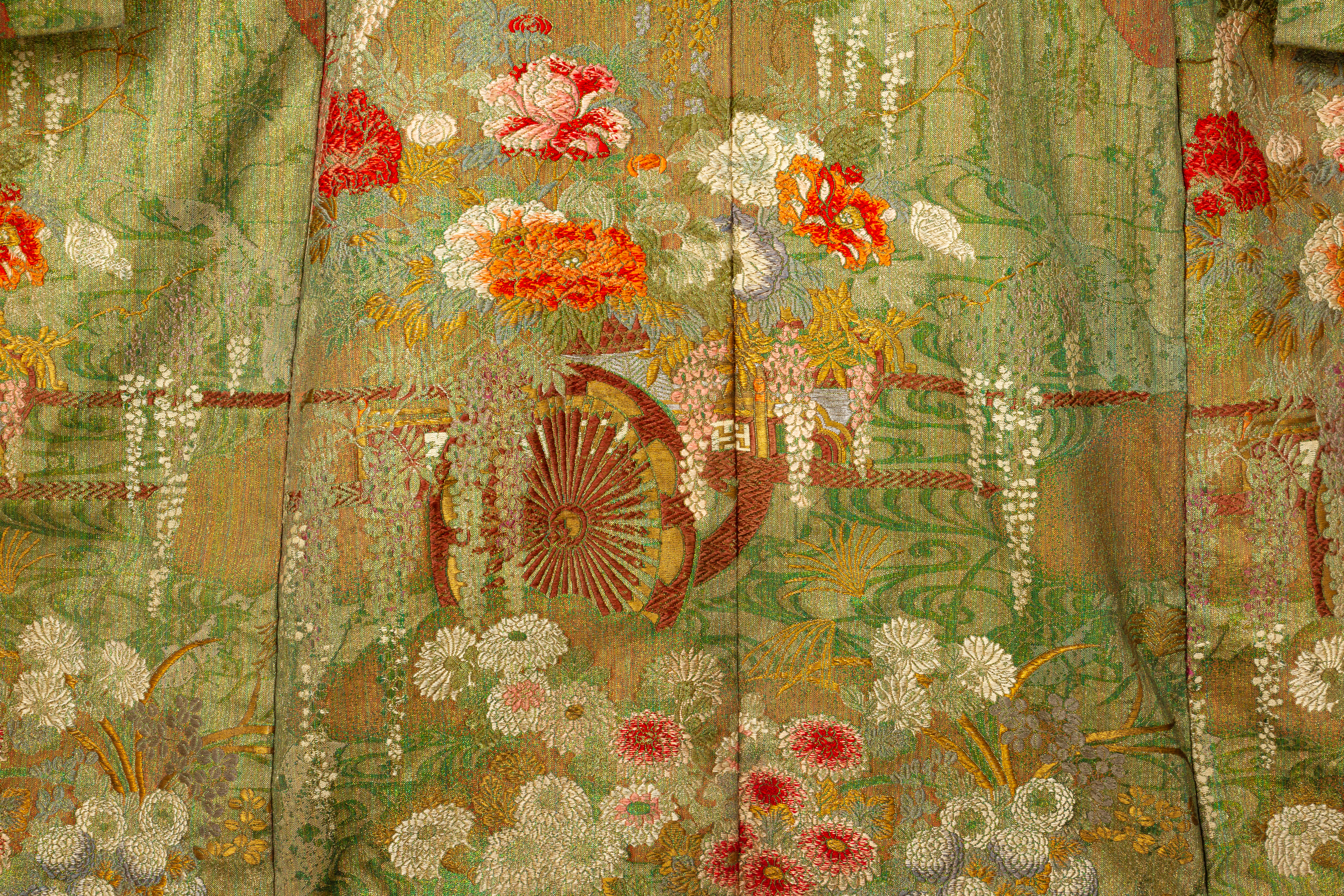 A JAPANESE EMBROIDERED KIMONO AND STAND - Image 2 of 11