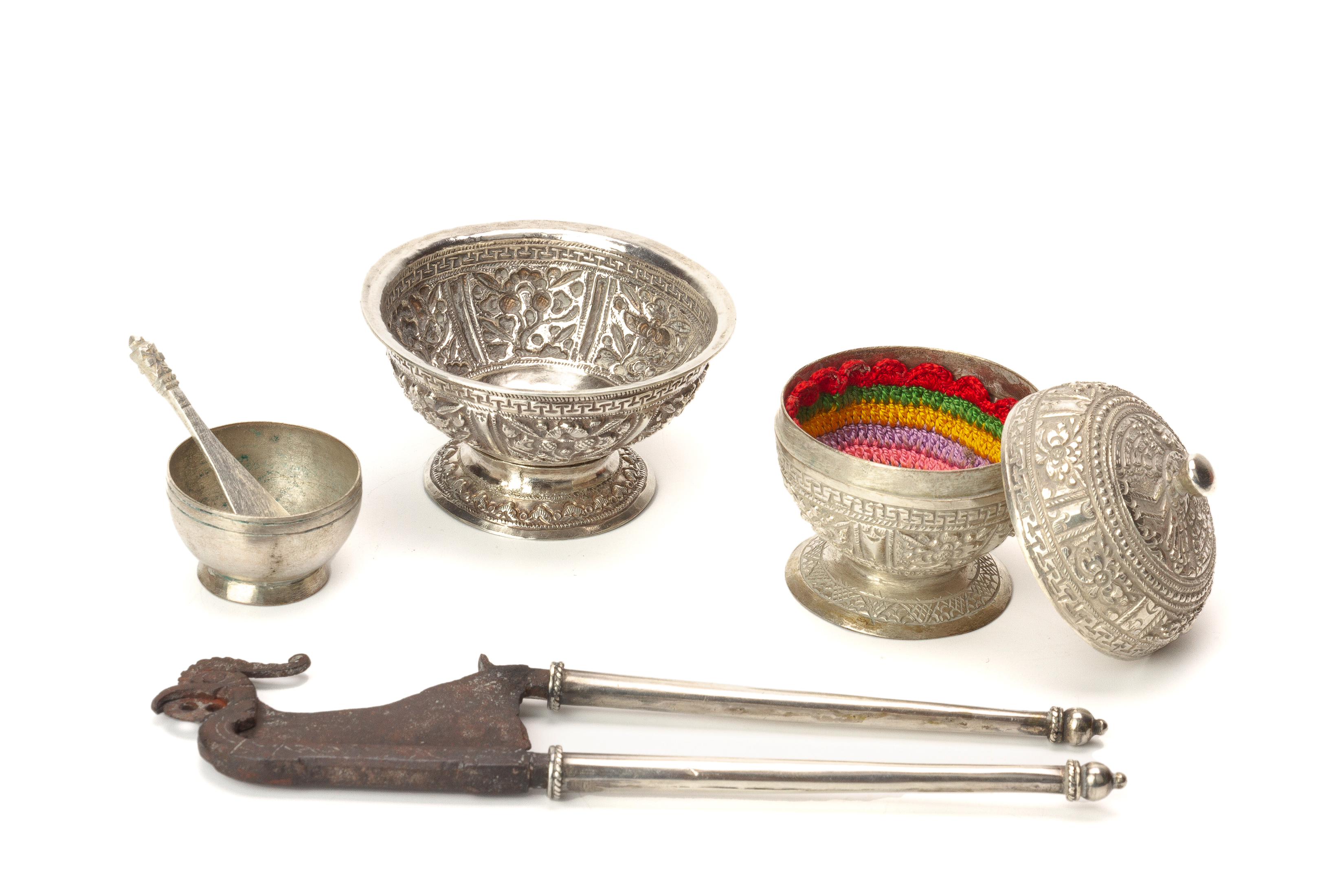 A SILVER AND BURLWOOD SIREH SET - Image 4 of 4