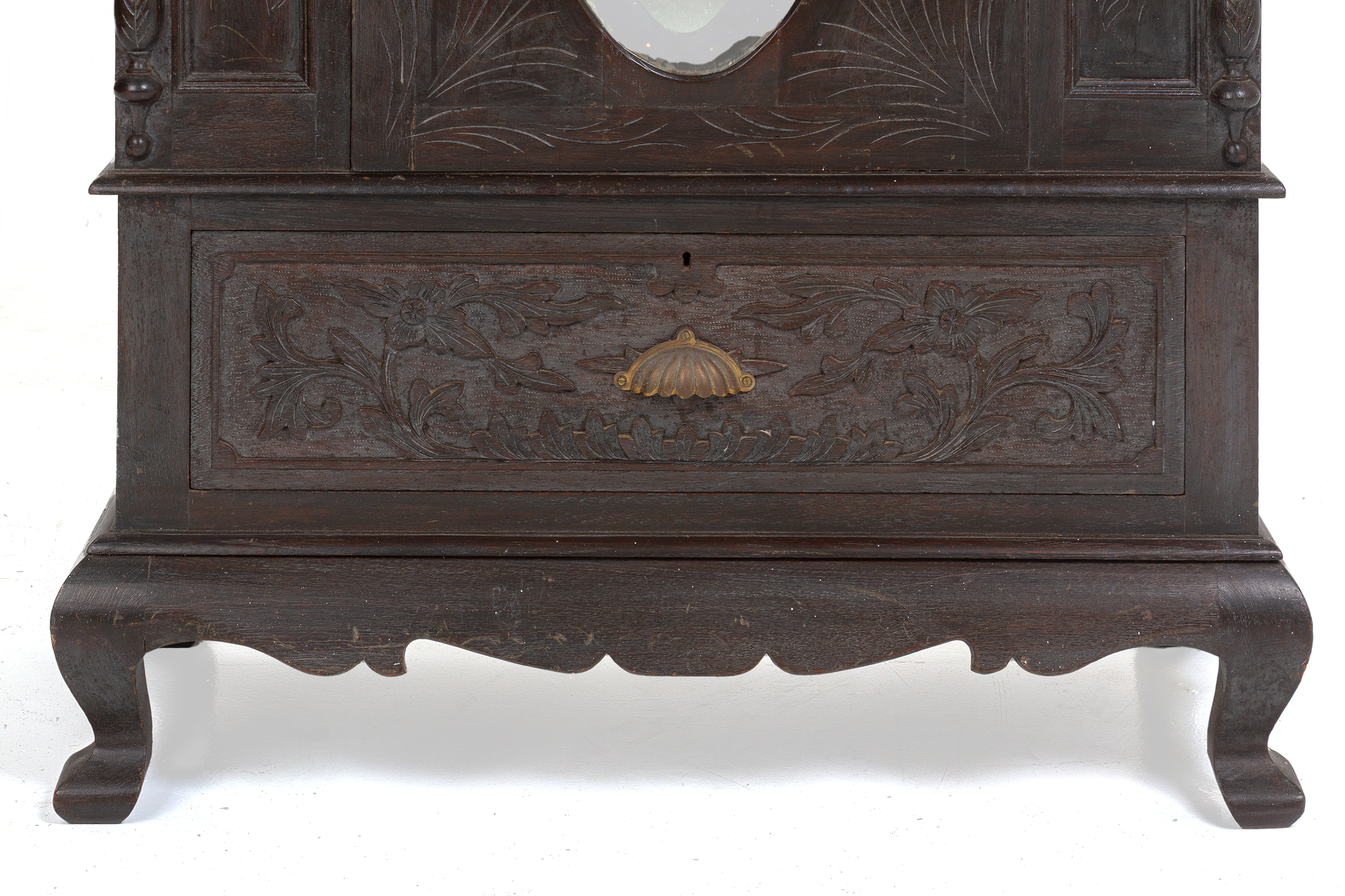 A CARVED SINGLE DOOR WARDROBE - Image 5 of 5