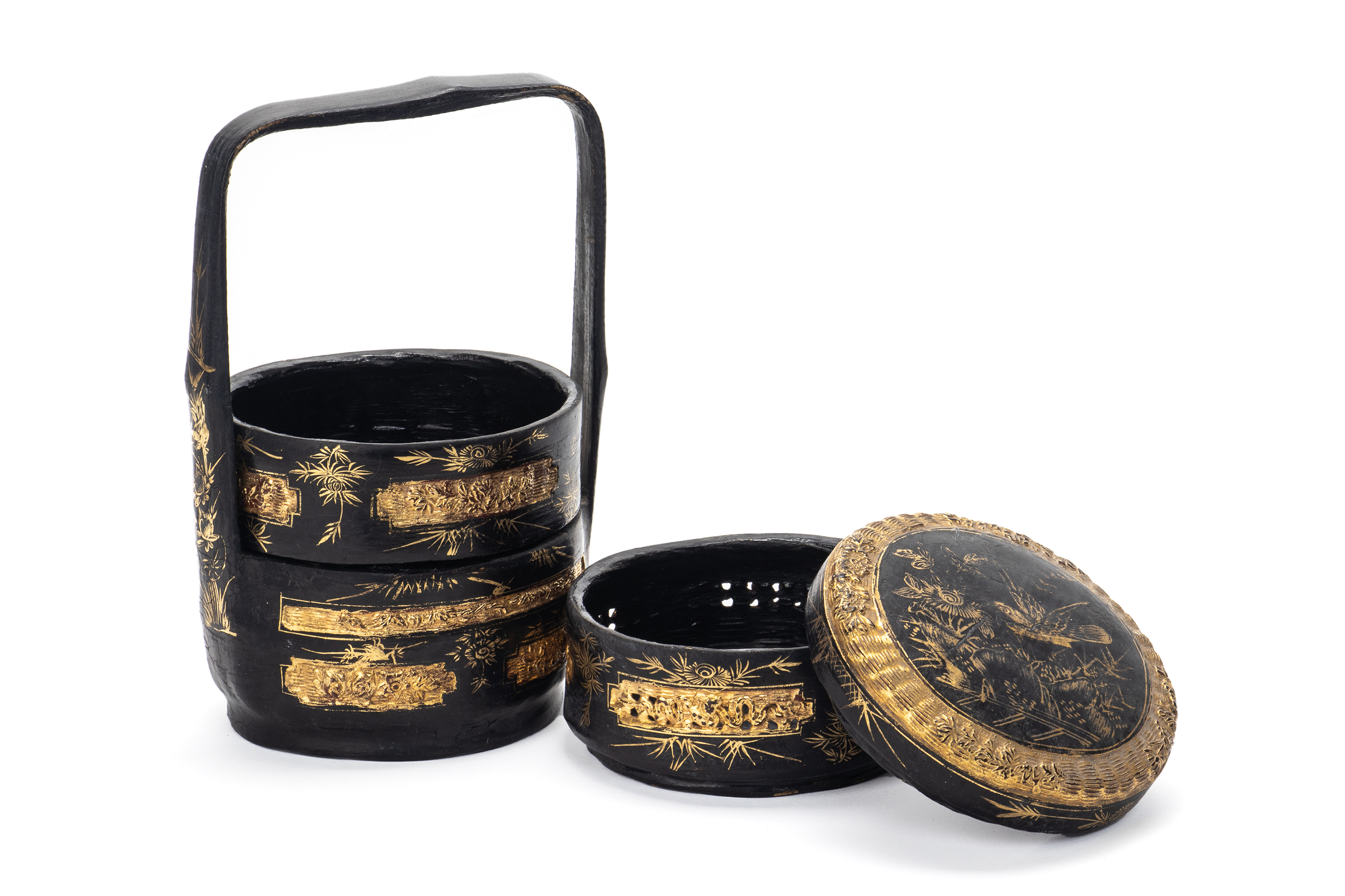 A SMALL BLACK AND GILT LACQUER THREE TIER WEDDING BASKET - Image 3 of 3