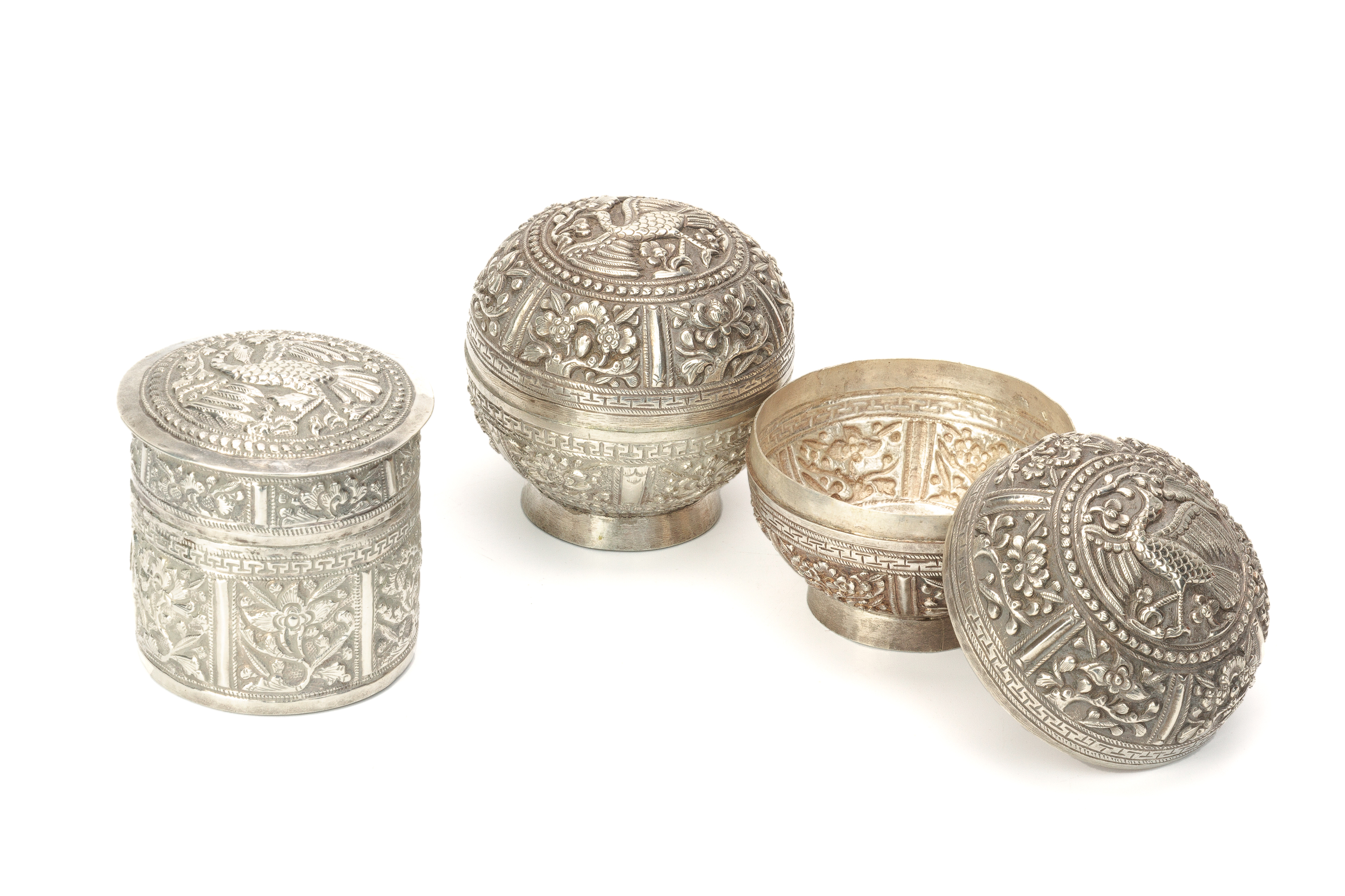 A SILVER AND BURLWOOD SIREH SET - Image 3 of 4