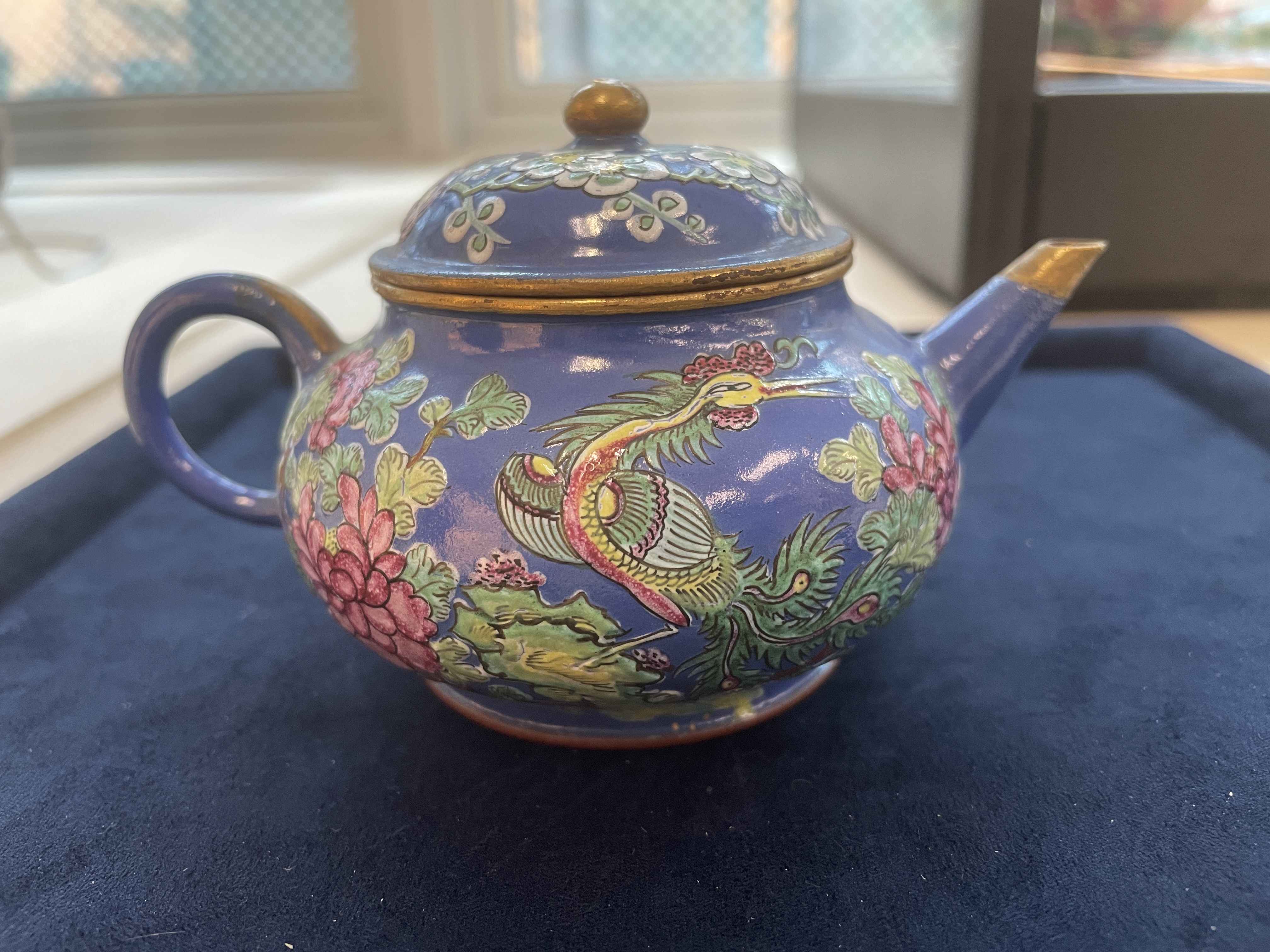 AN ENAMELLED YIXING POTTERY TEAPOT - Image 6 of 19