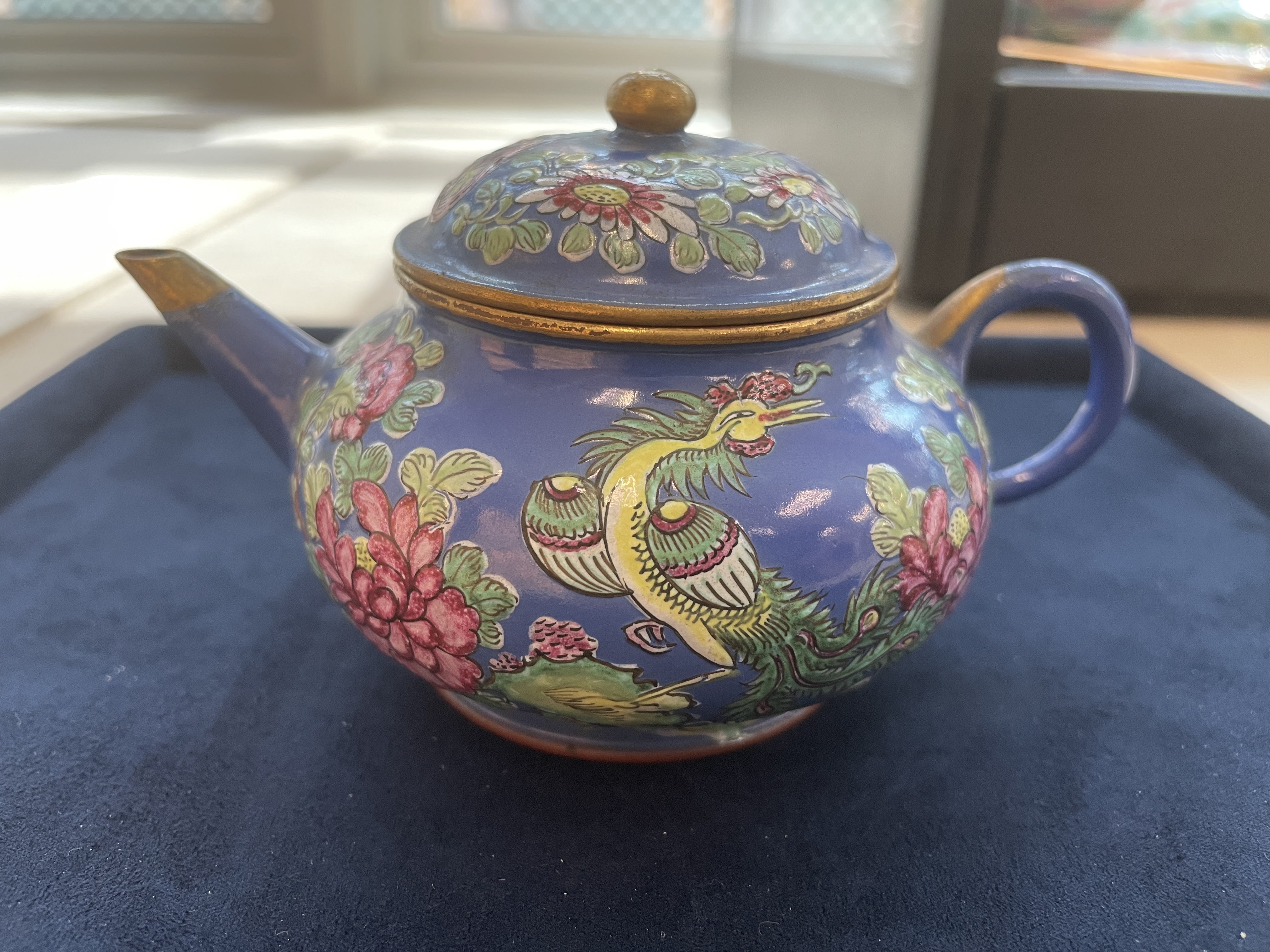 AN ENAMELLED YIXING POTTERY TEAPOT - Image 8 of 19