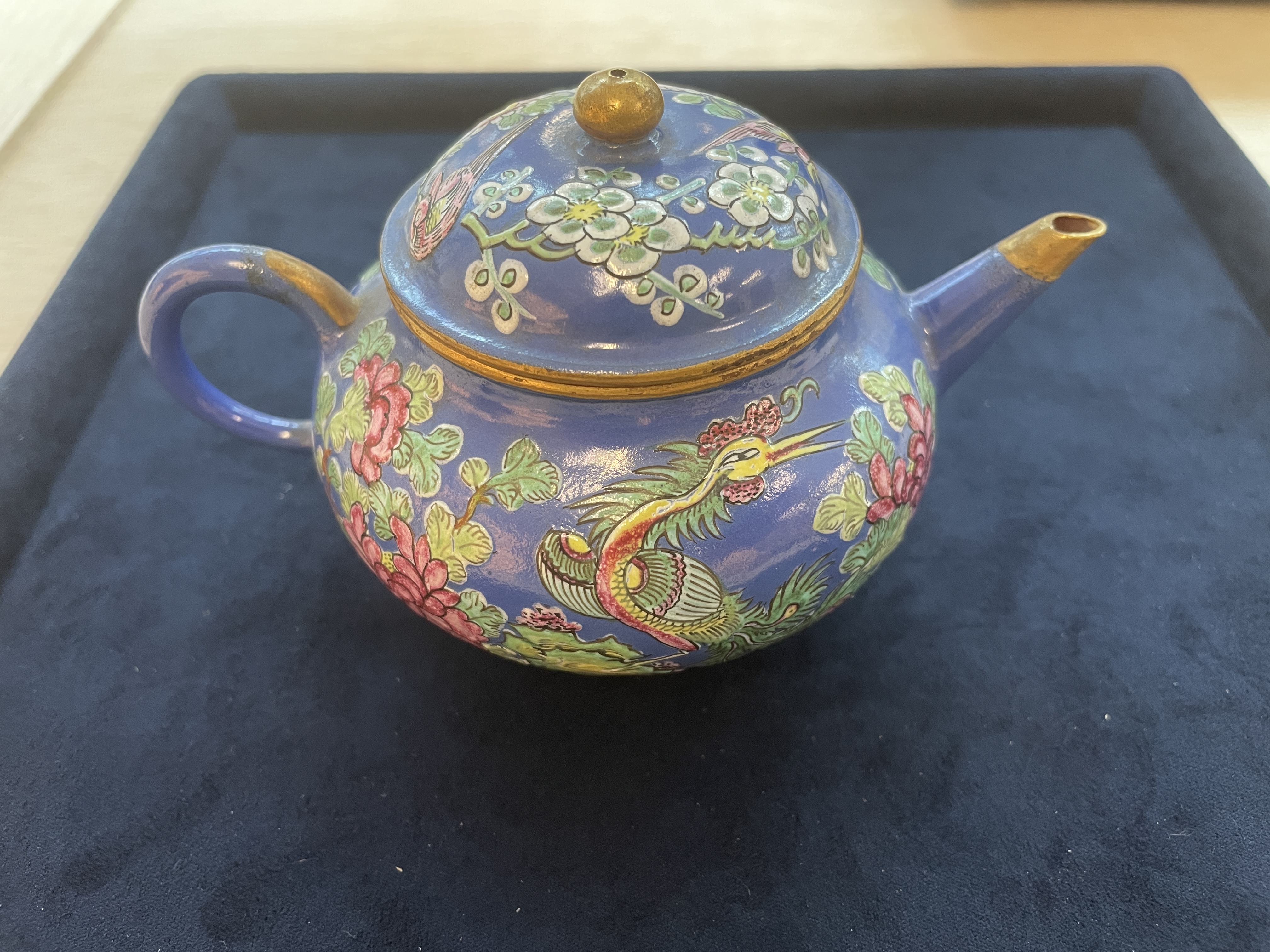 AN ENAMELLED YIXING POTTERY TEAPOT - Image 5 of 19