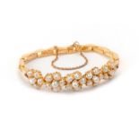 A PEARL AND GOLD BRACELET