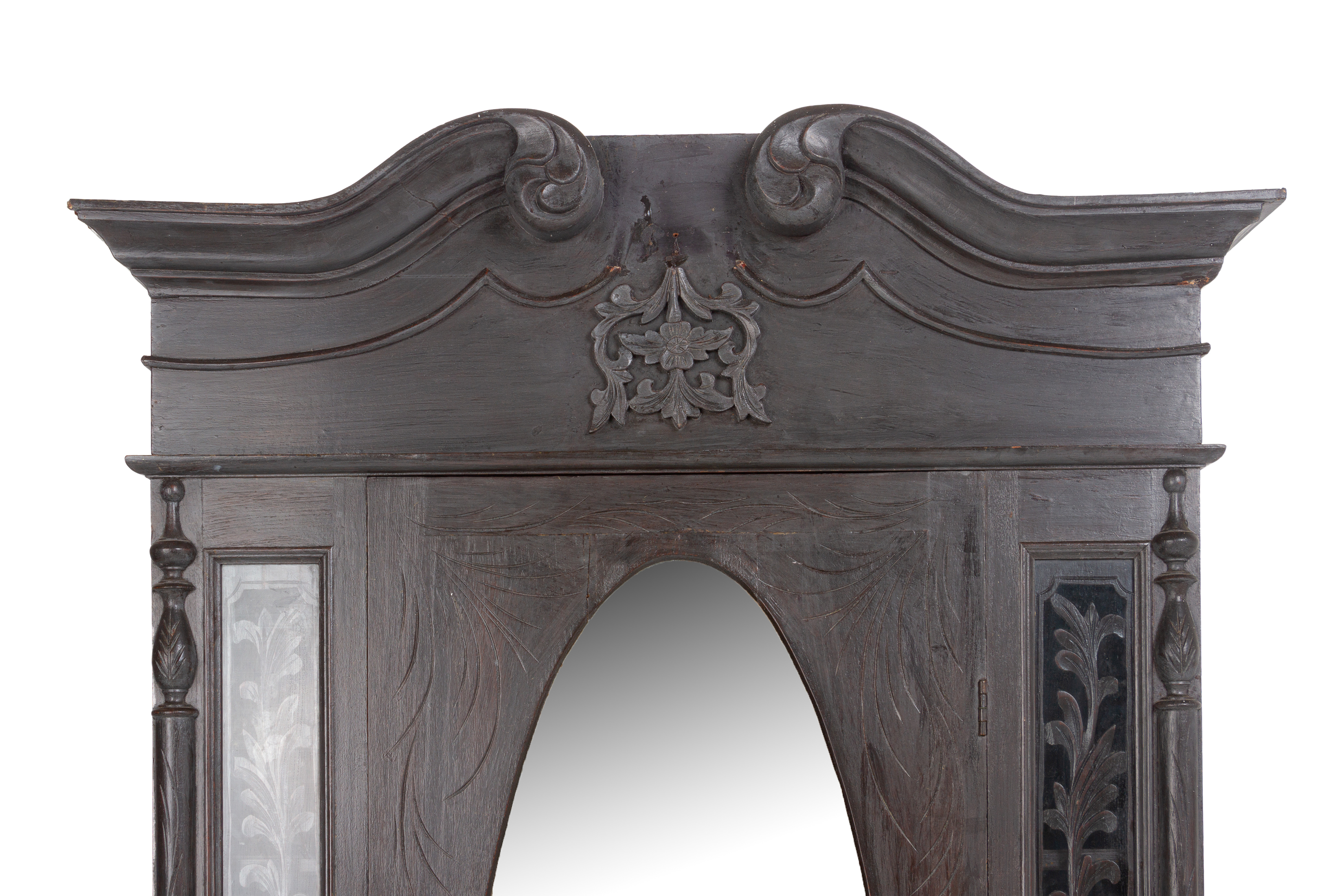 A CARVED SINGLE DOOR WARDROBE - Image 2 of 5