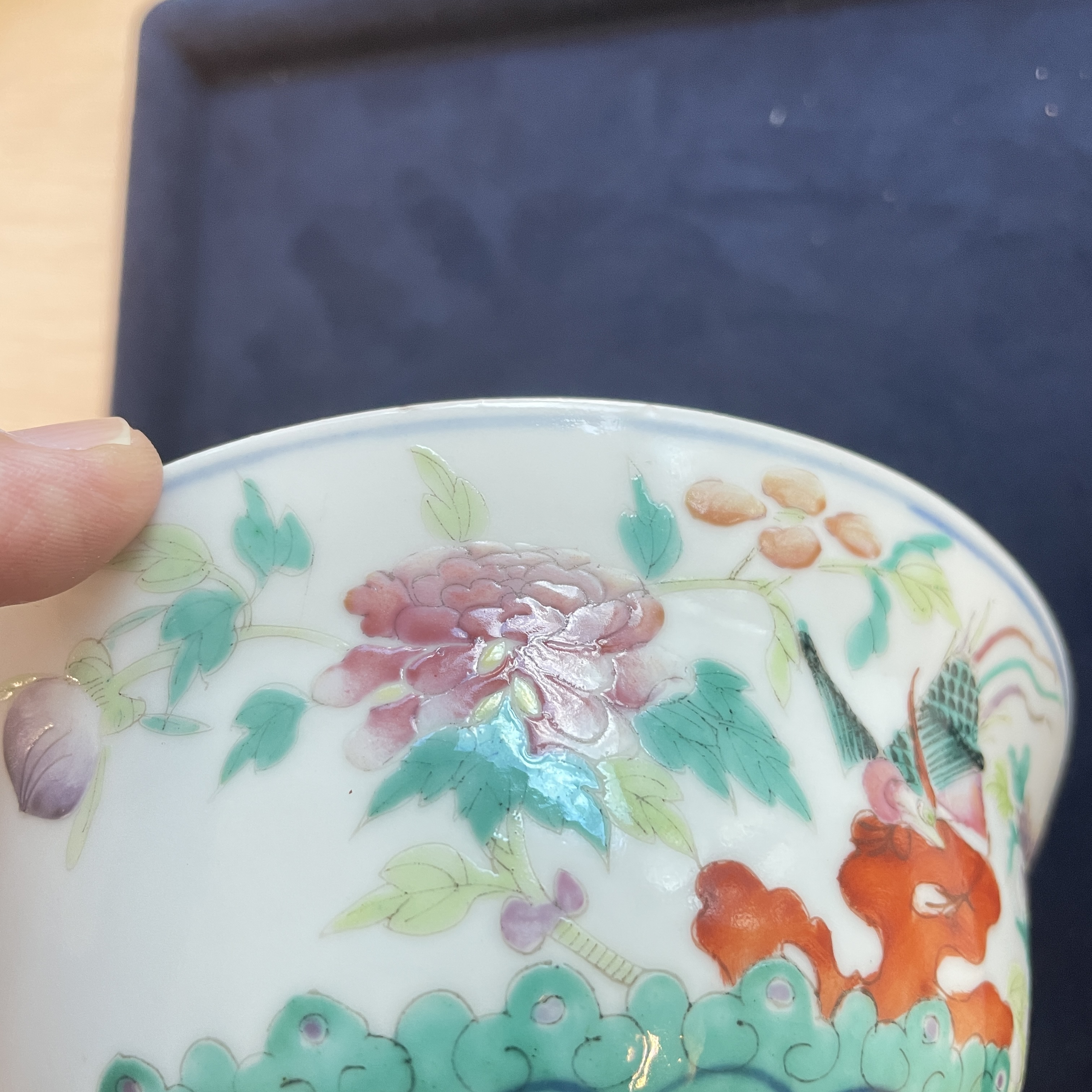 A GROUP OF FAMILLE ROSE PORCELAIN ITEMS - Image 6 of 10