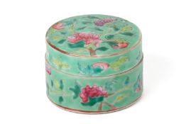 A TURQUOISE GROUND FAMILLE ROSE COSMETIC CONTAINER