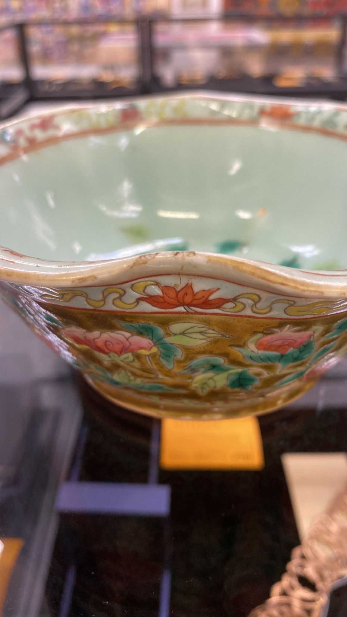 AN OLIVE GREEN CELADON GROUND 'PEONY' OFFERING BOWL - Image 6 of 6