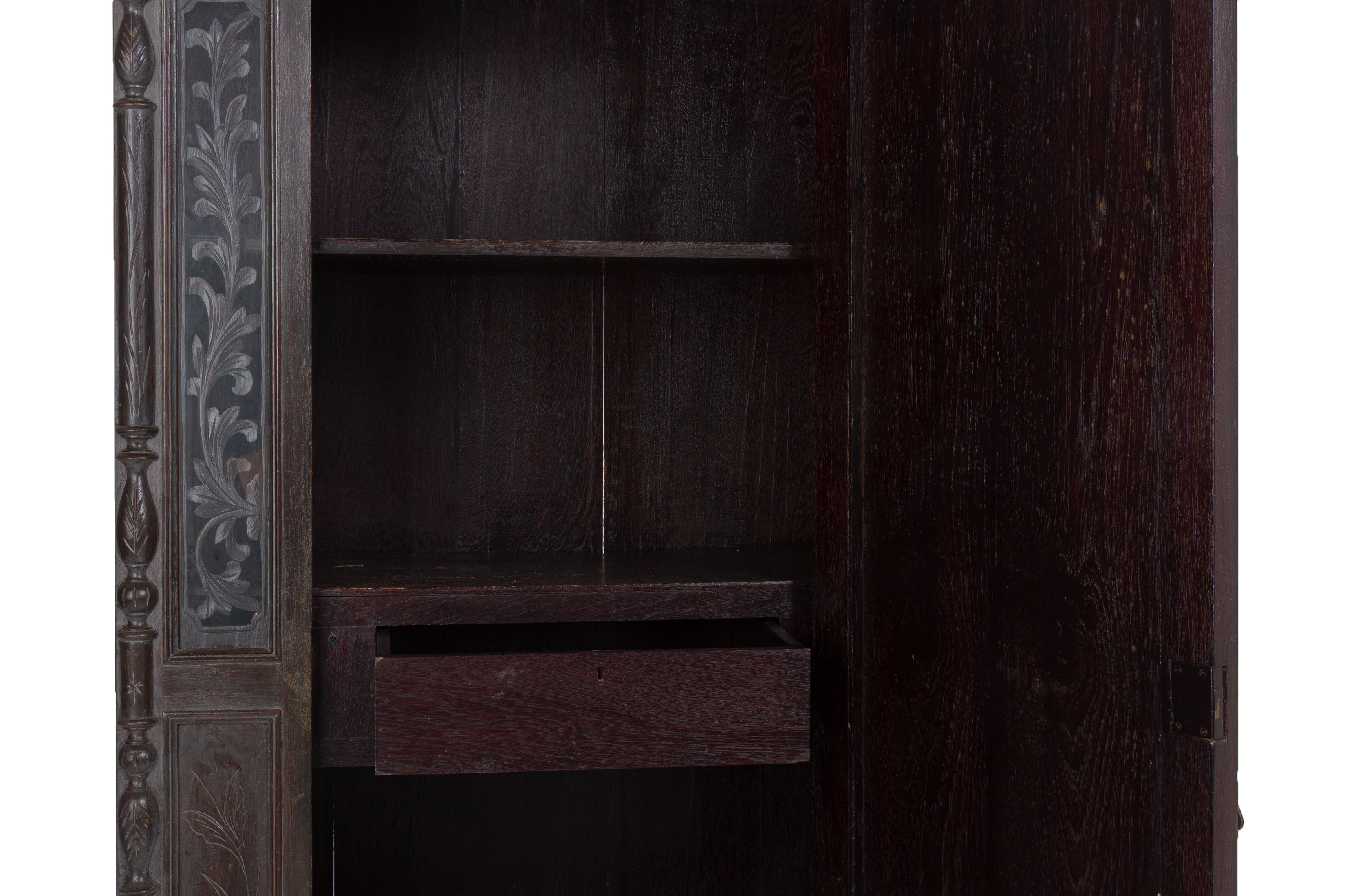 A CARVED SINGLE DOOR WARDROBE - Image 3 of 5