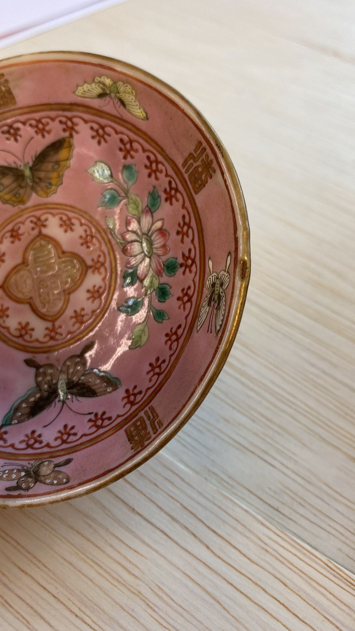 A PAIR OF SMALL PINK GROUND 'BUTTERFLY' SAUCE DISHES - Image 4 of 6