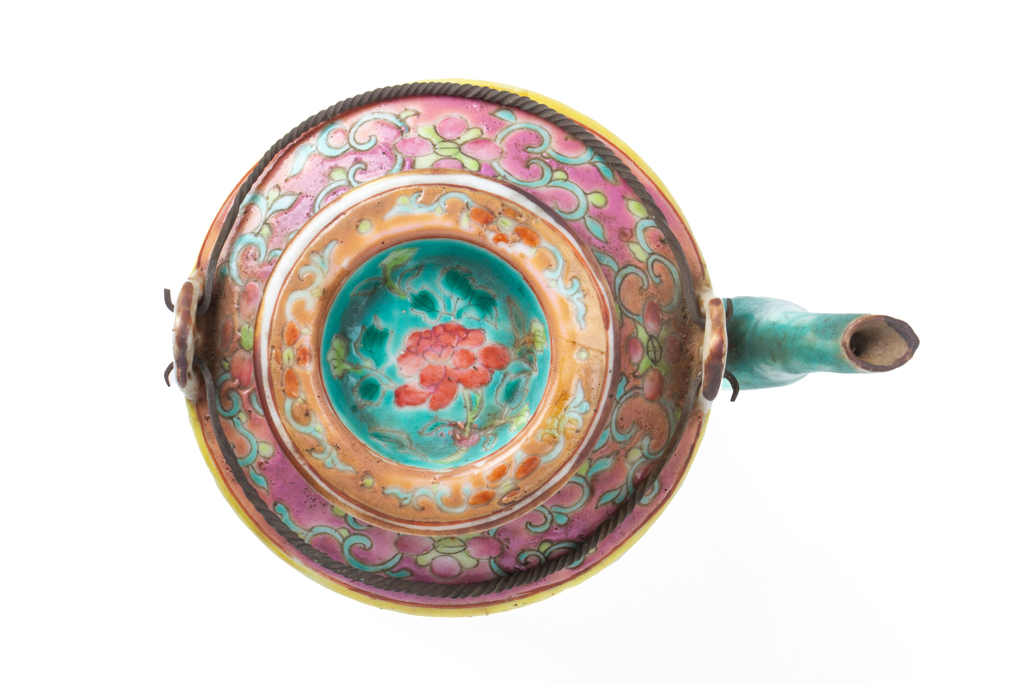 A TURQUOISE GROUND FAMILLE ROSE TEAPOT - Image 3 of 5