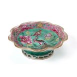 A SMALL TURQUOISE GROUND FAMILLE ROSE OFFERING DISH