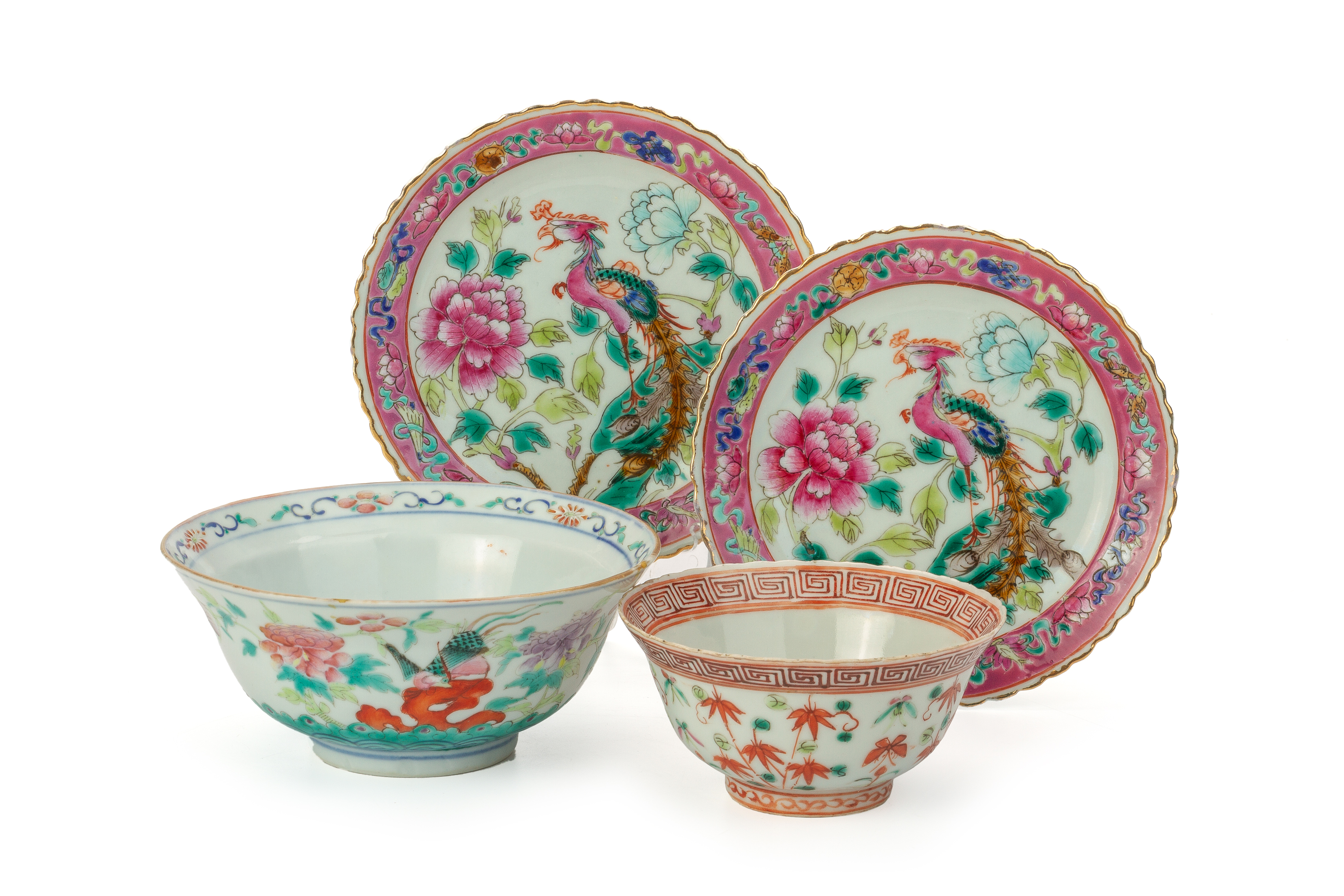 A GROUP OF FAMILLE ROSE PORCELAIN ITEMS