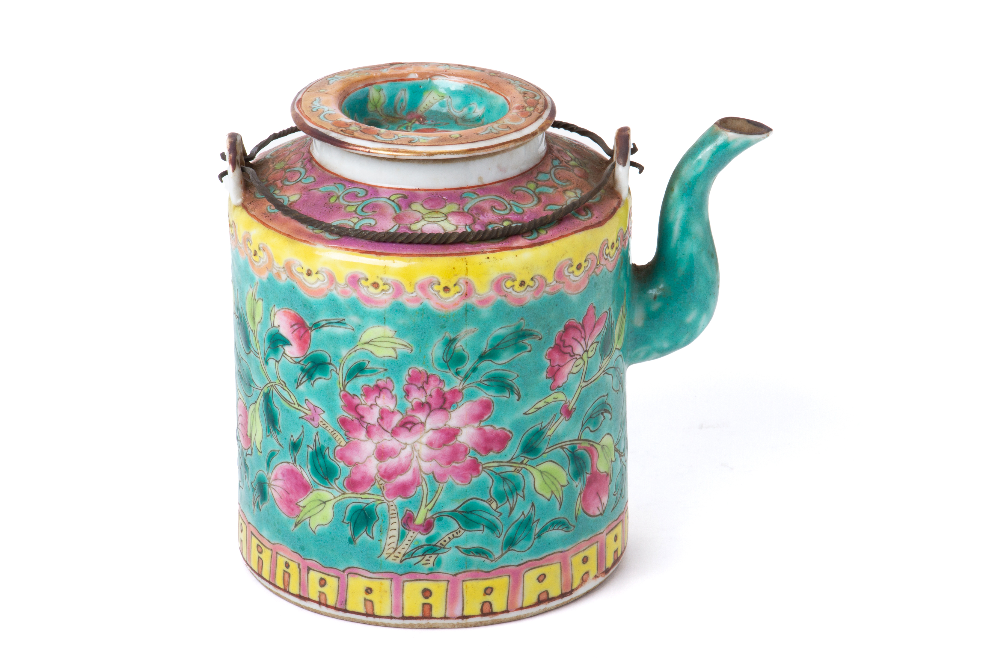 A TURQUOISE GROUND FAMILLE ROSE TEAPOT - Image 2 of 5