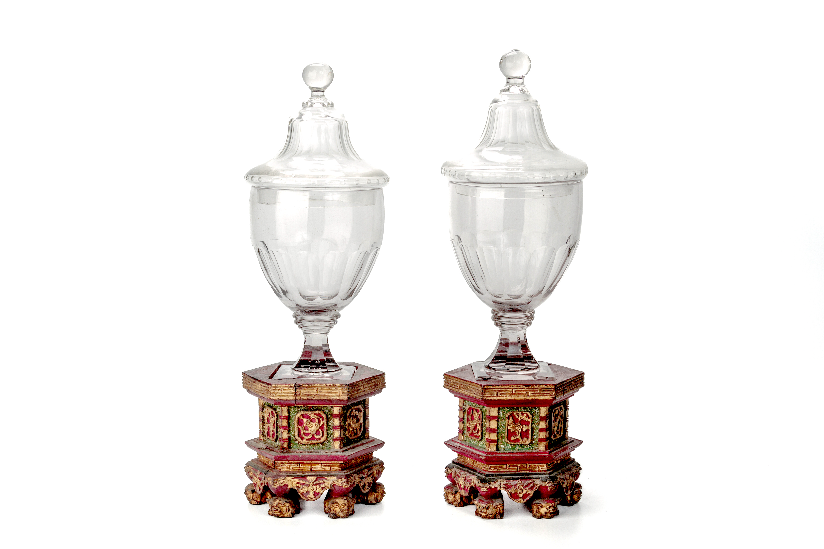 A PAIR OF GLASS VASES AND COVERS / OIL LAMPS ON STANDS - Image 2 of 6