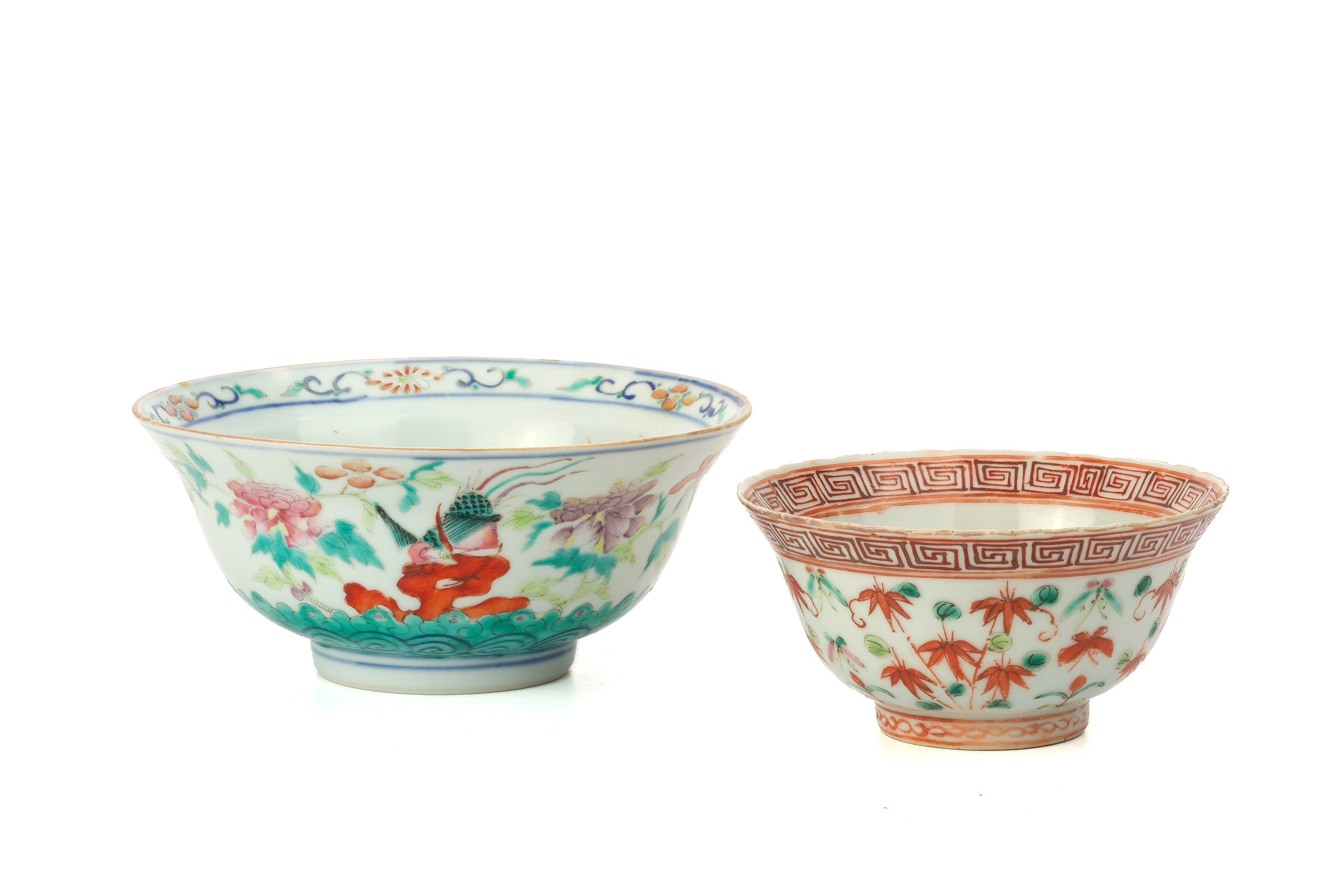 A GROUP OF FAMILLE ROSE PORCELAIN ITEMS - Image 2 of 10