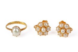 A PEARL SET RING AND EARRINGS