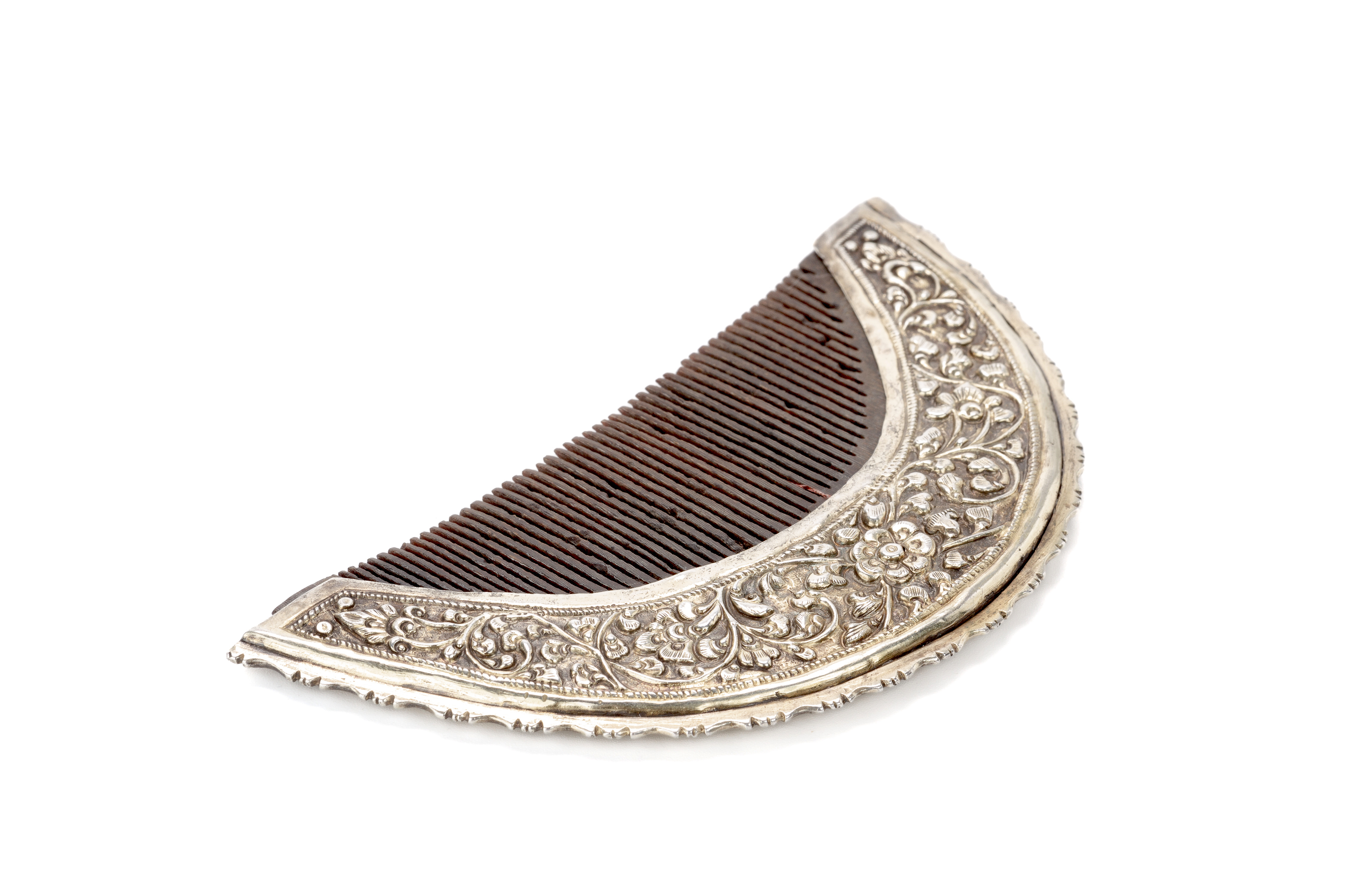 A REPOUSSE SILVER MOUNTED COMB - Image 2 of 2