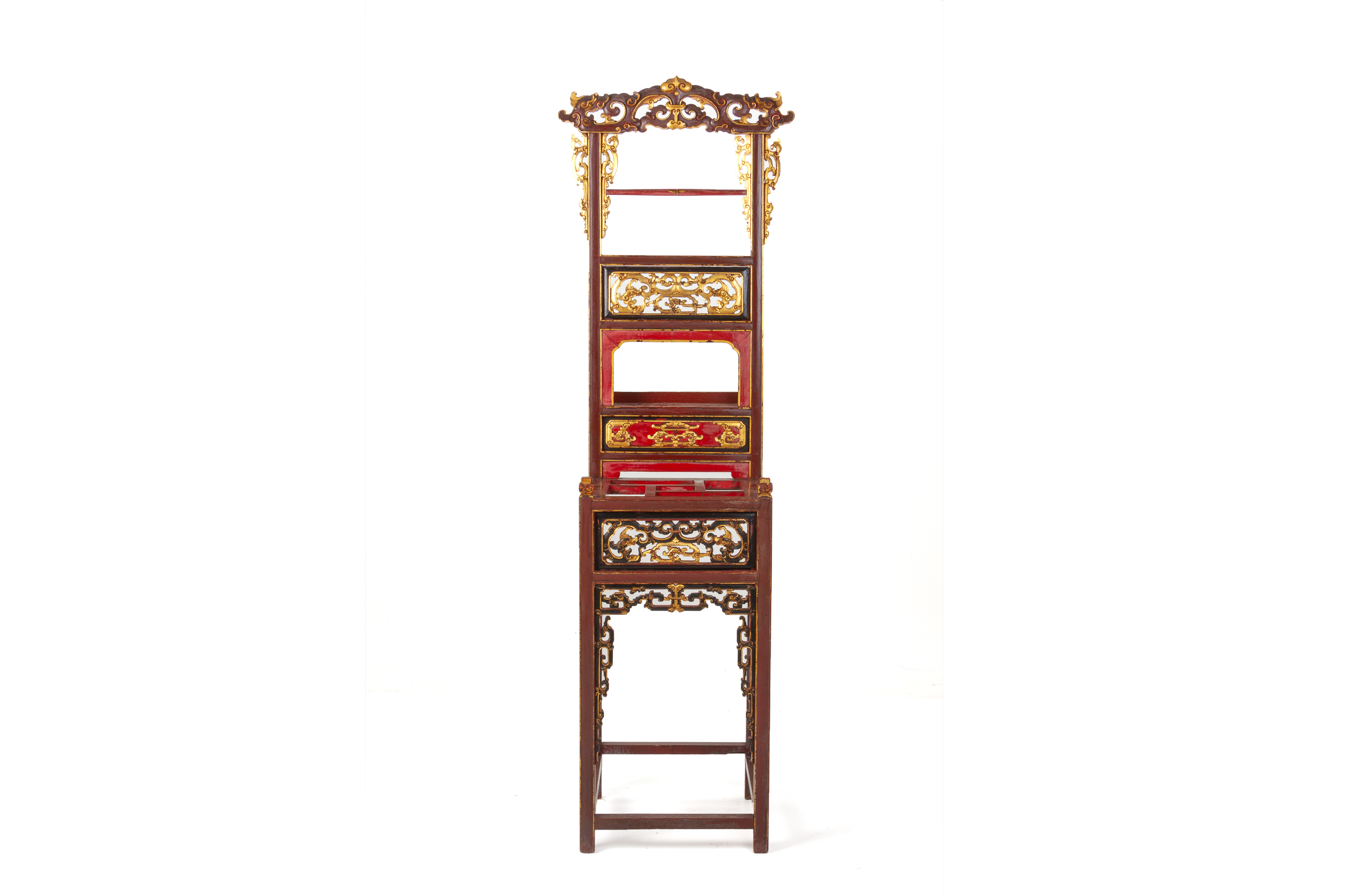 A CARVED RED LACQUER AND GILT WASH STAND - Image 2 of 3