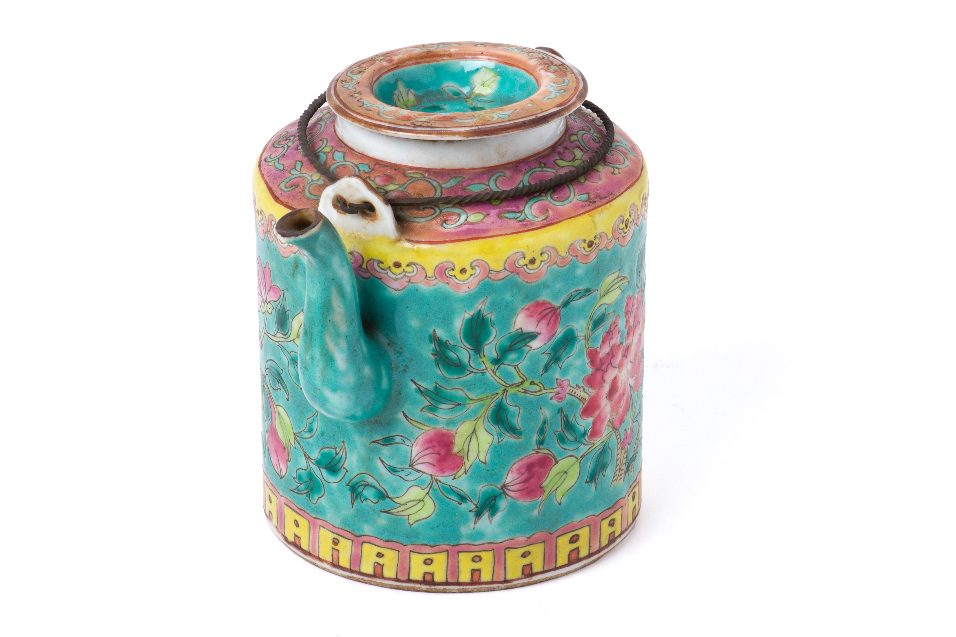 A TURQUOISE GROUND FAMILLE ROSE TEAPOT - Image 5 of 5