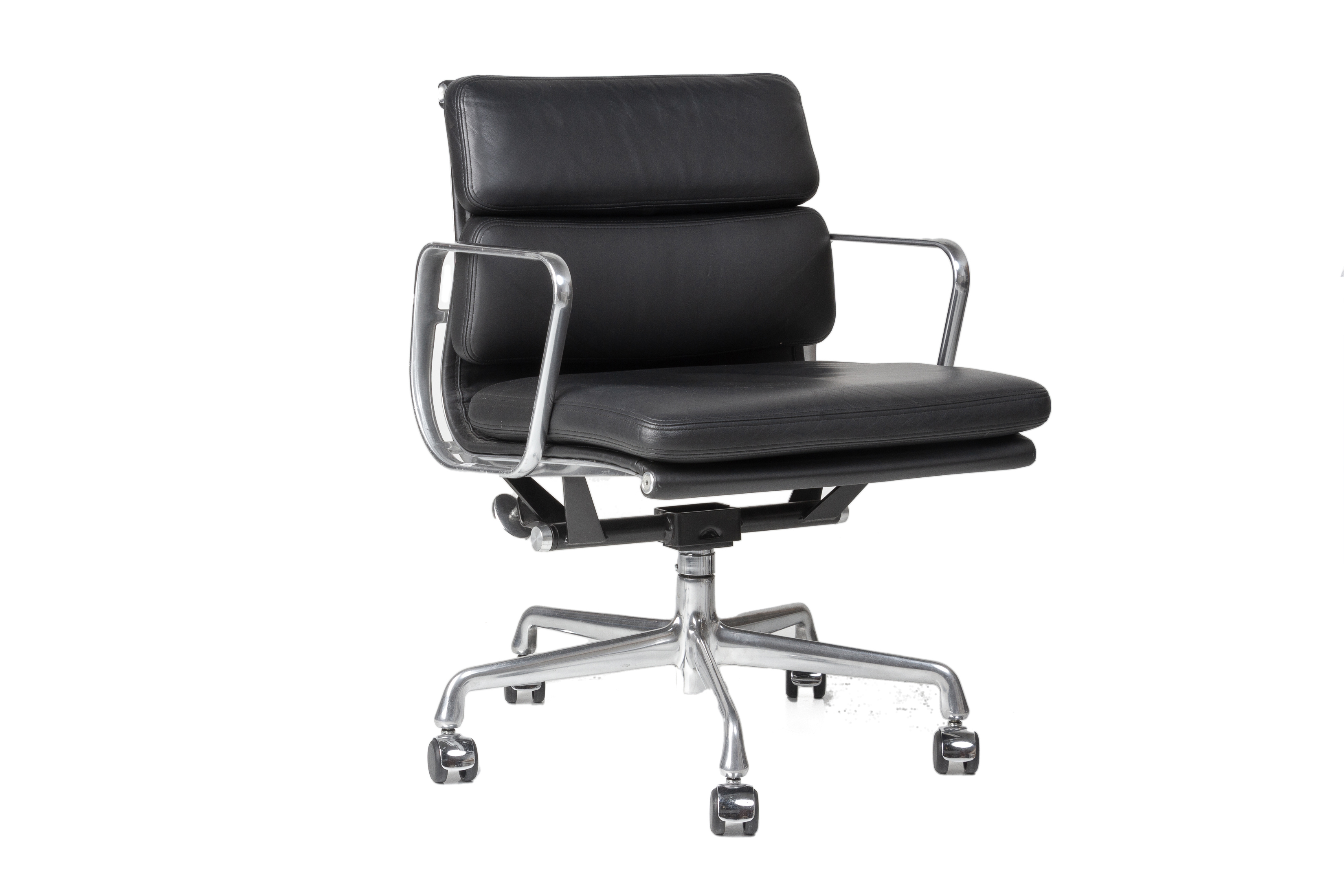 A HERMAN MILLER EAMES SOFT PAD OFFICE CHAIR (1)