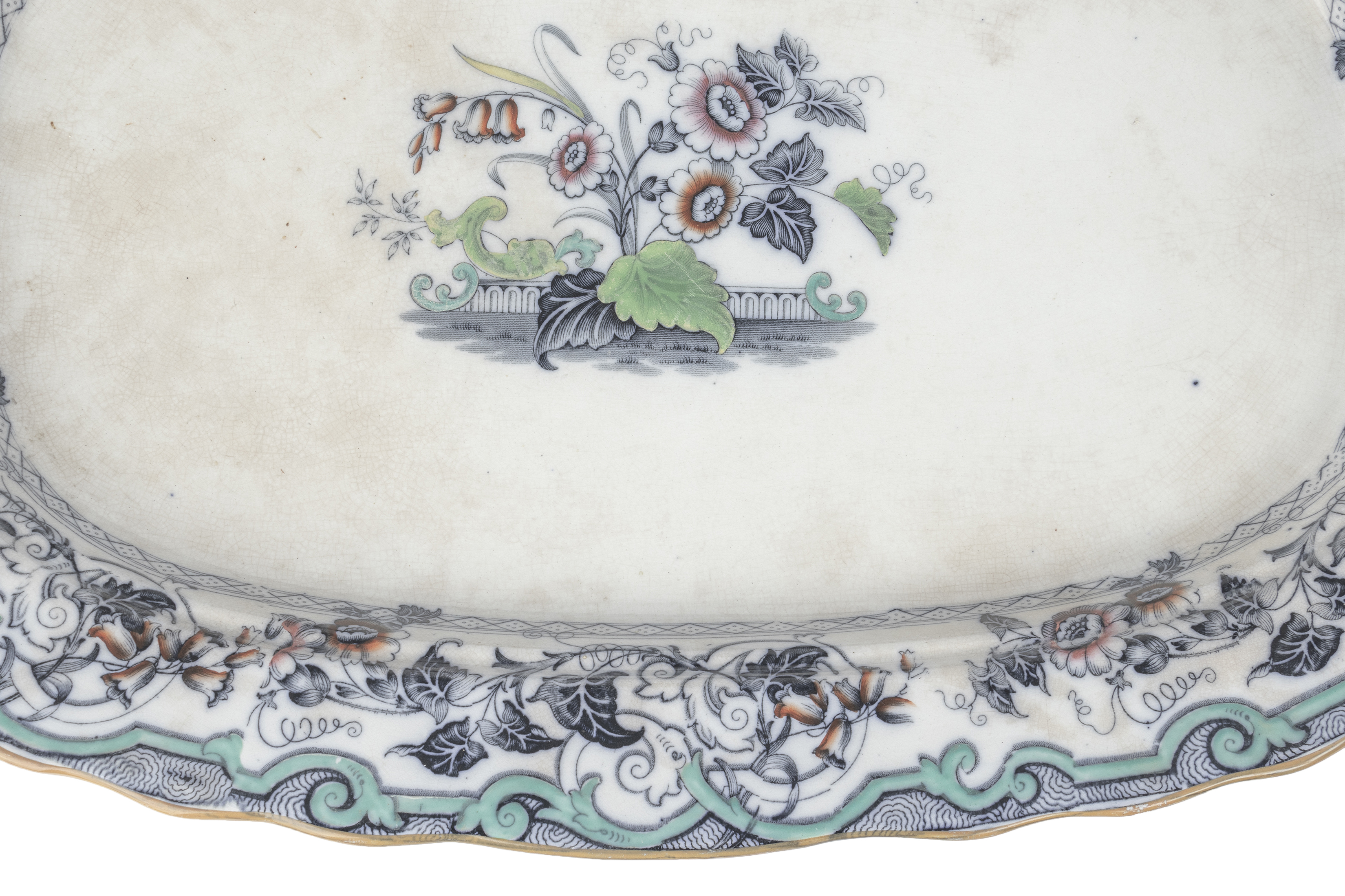 A VERY LARGE VICTORIAN OVAL MEAT DISH - Image 4 of 4