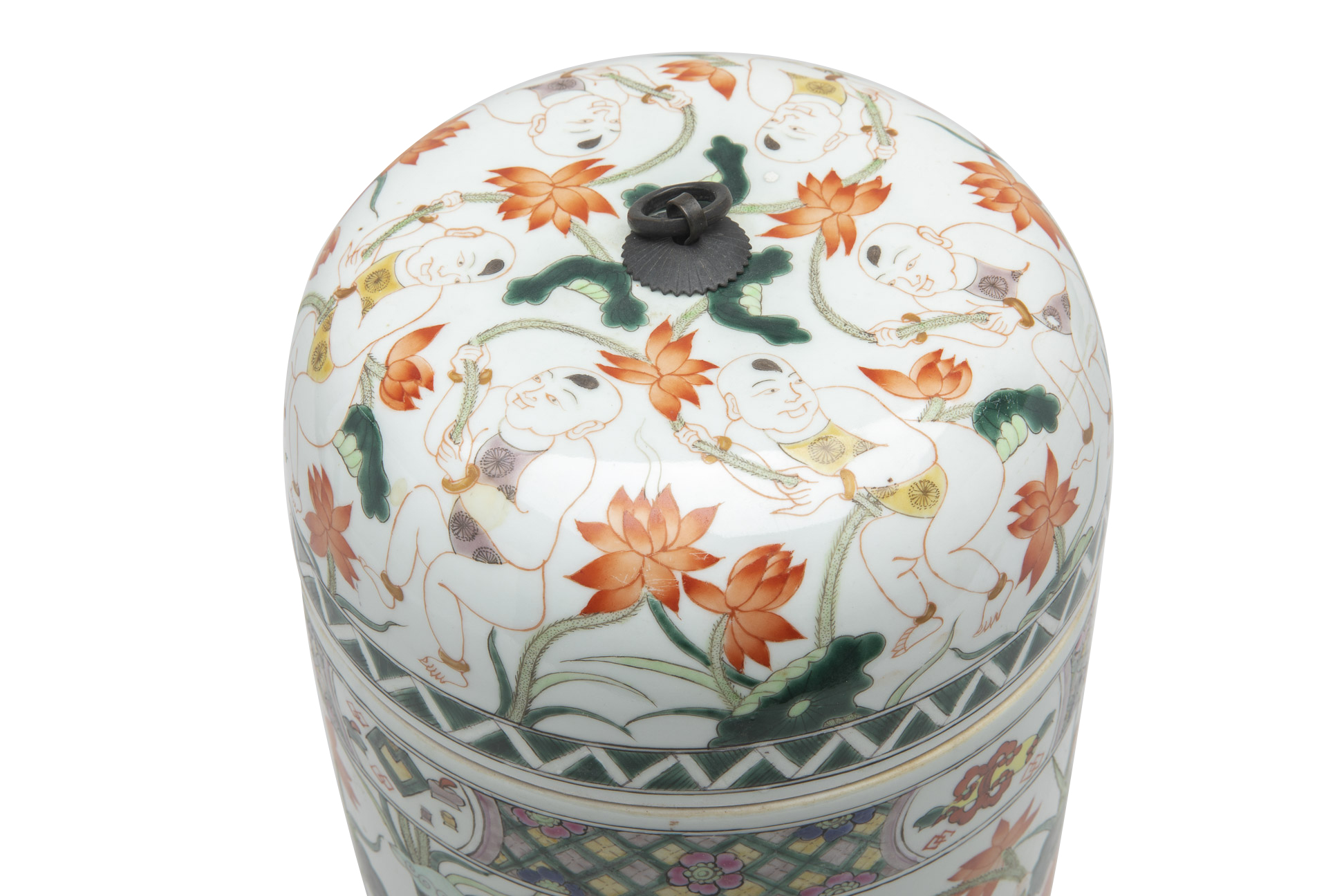 A CYLINDRICAL PORCELAIN VASE AND COVER - Image 3 of 3