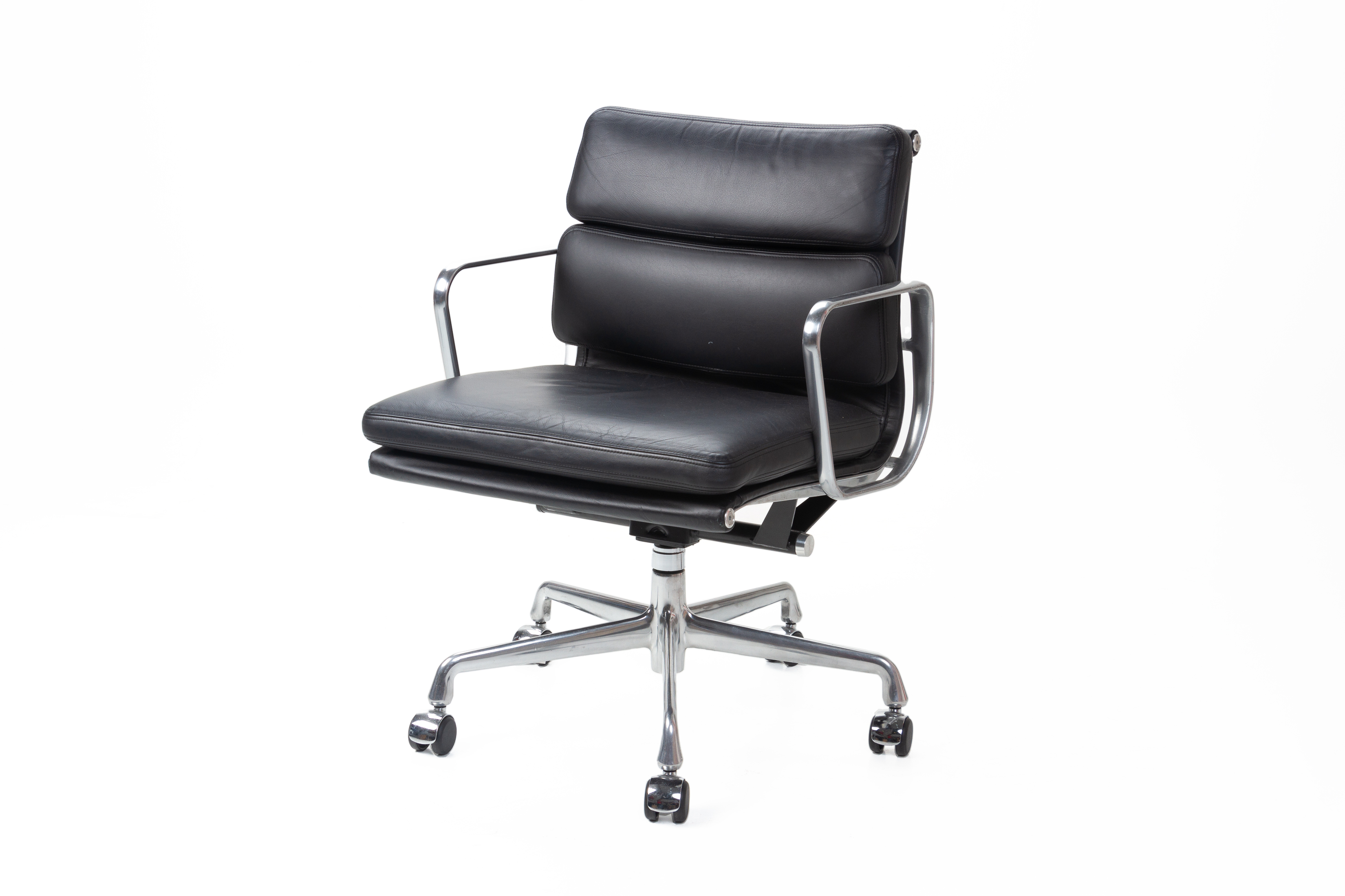 A HERMAN MILLER EAMES SOFT PAD OFFICE CHAIR (2)