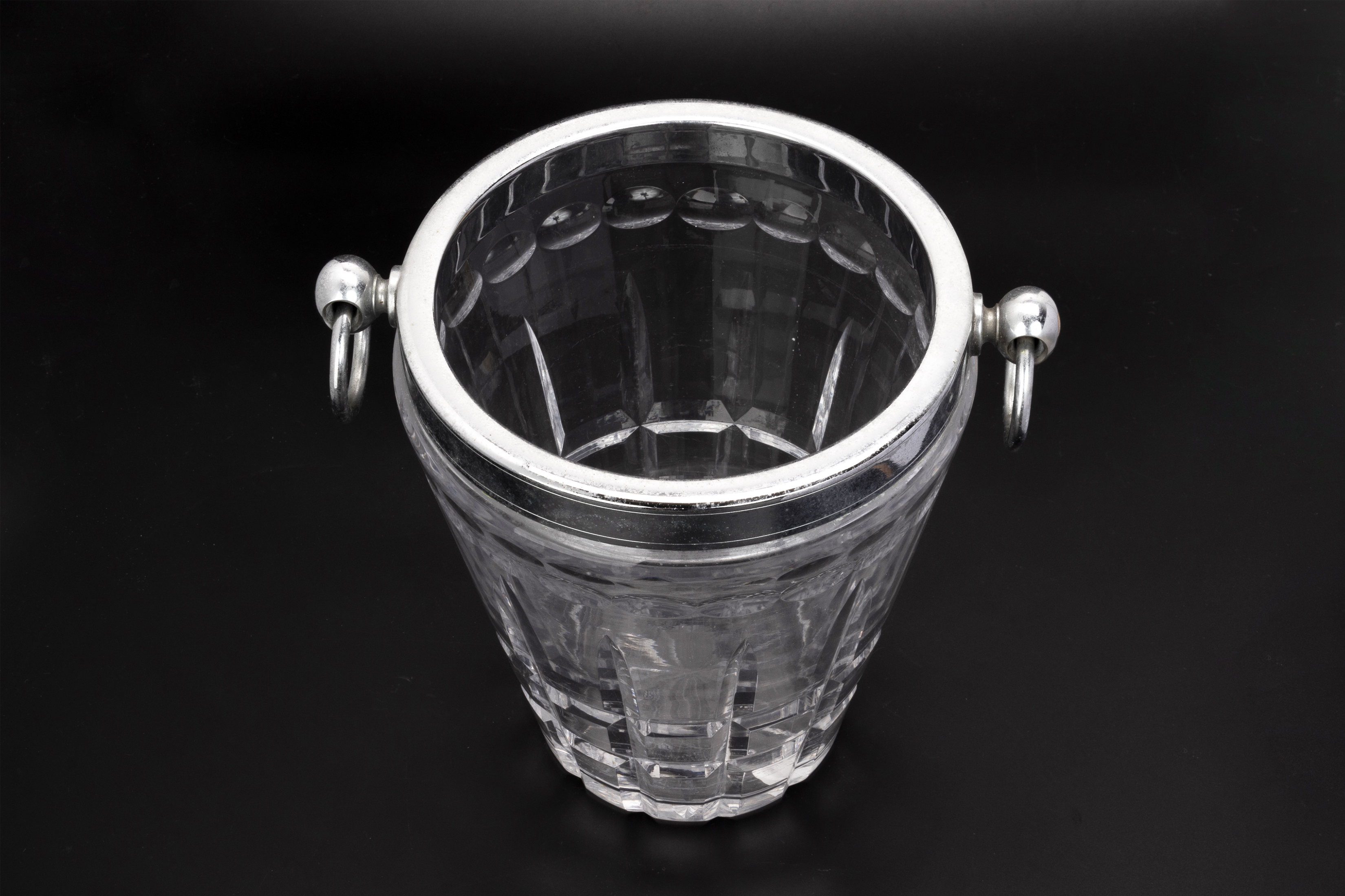 A TWIN HANDLED CUT CRYSTAL WINE COOLER - Image 3 of 3