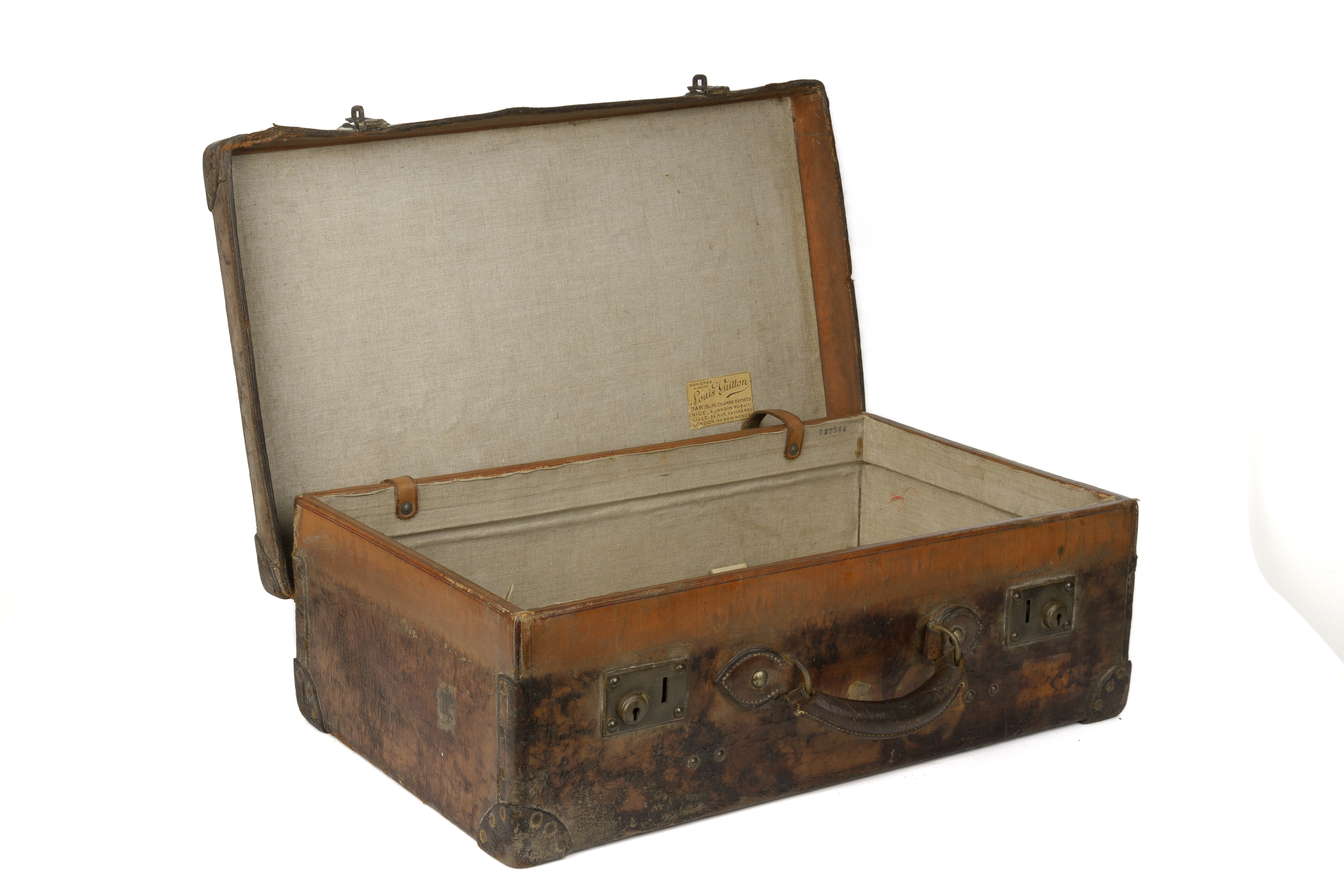 A VINTAGE LOUIS VUITTON LEATHER SUITCASE - Image 4 of 4