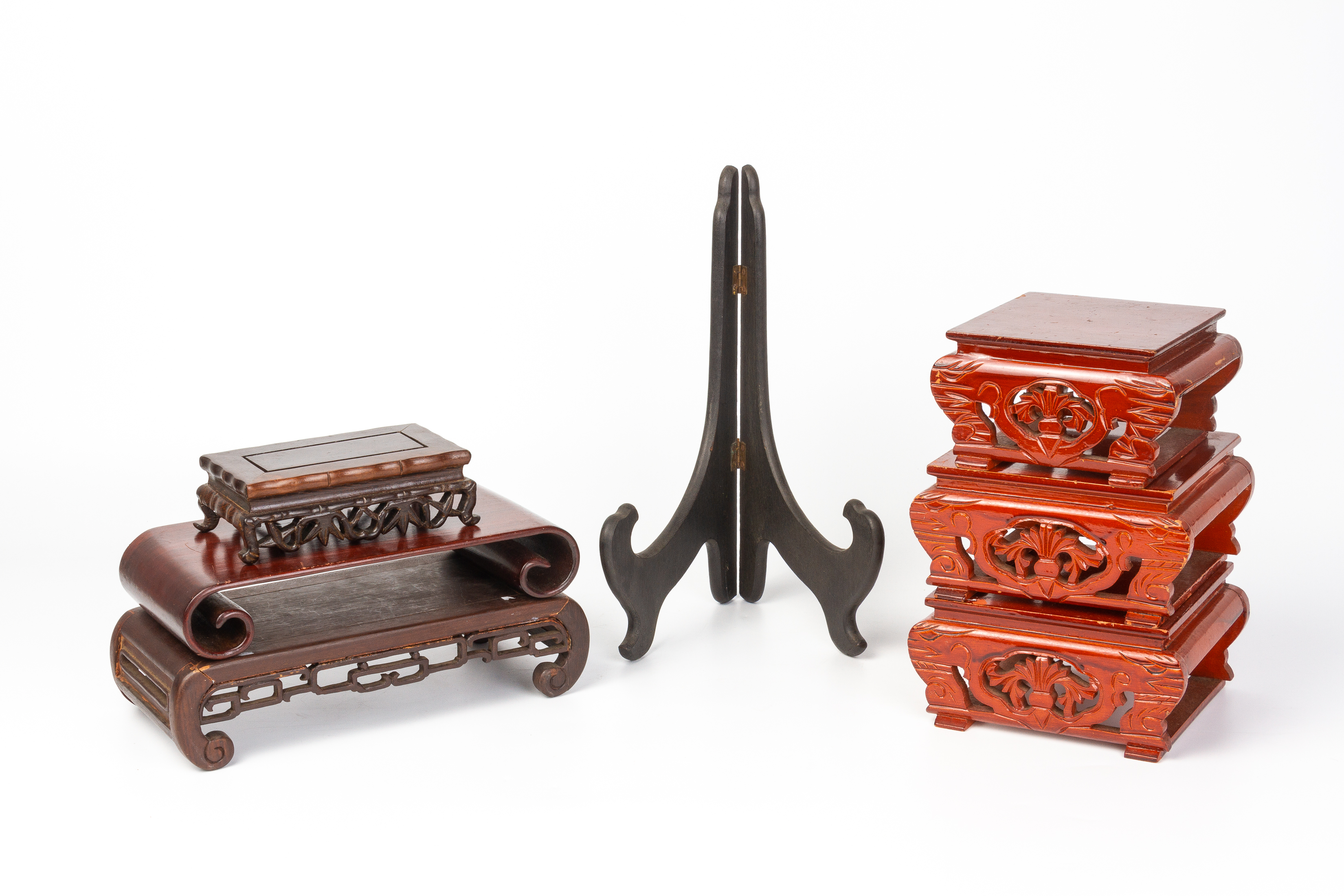 AN ASSORTED GROUP OF WOOD STANDS - Image 3 of 3