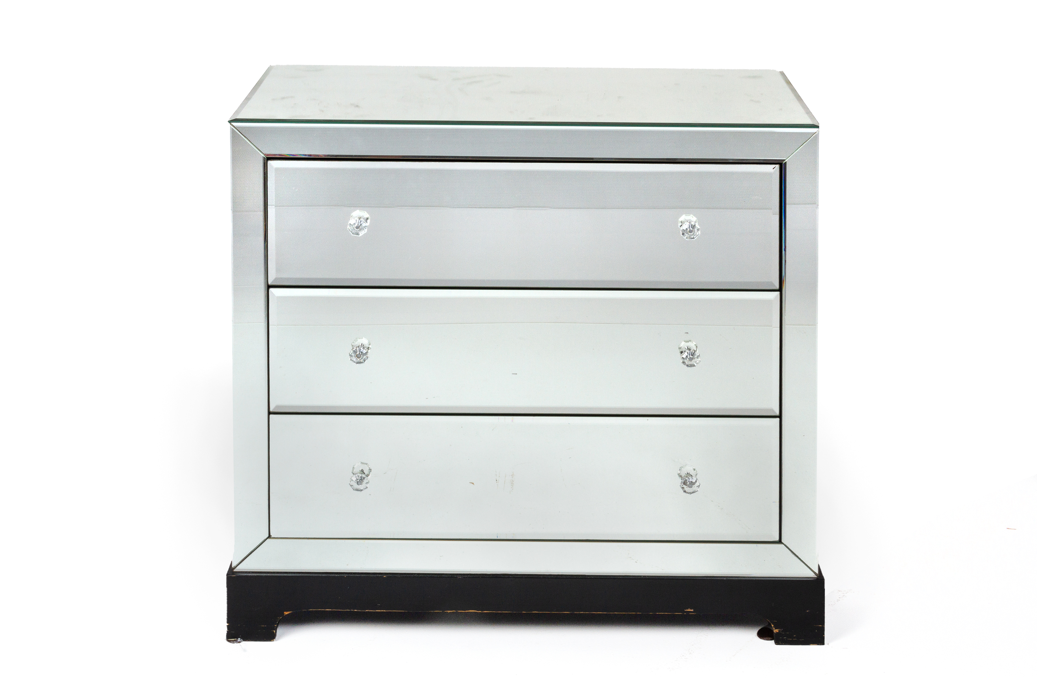 A PAIR OF MIRRORED BEDSIDE CHESTS OF DRAWERS