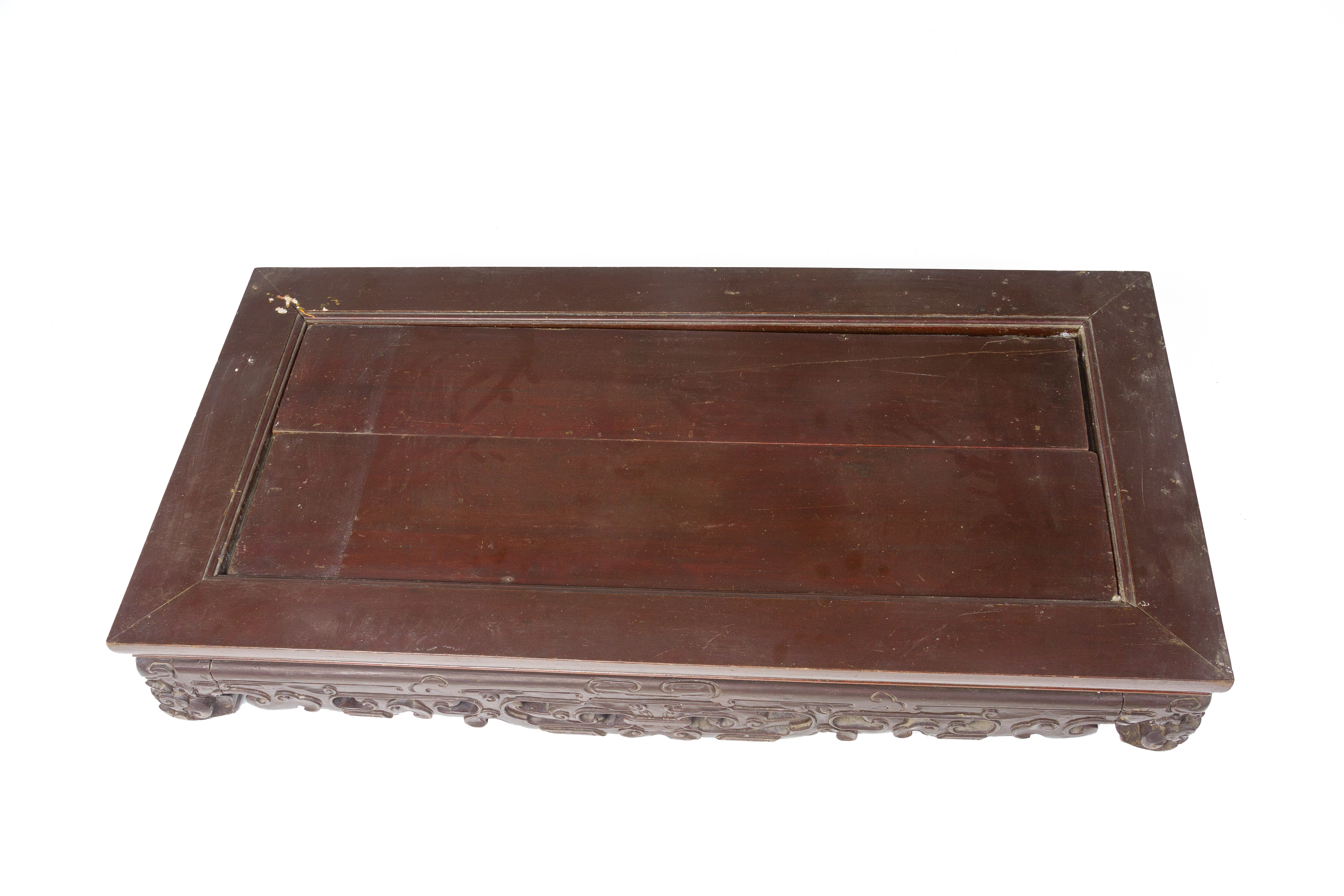 A CARVED RECTANGULAR STAND - Image 3 of 3