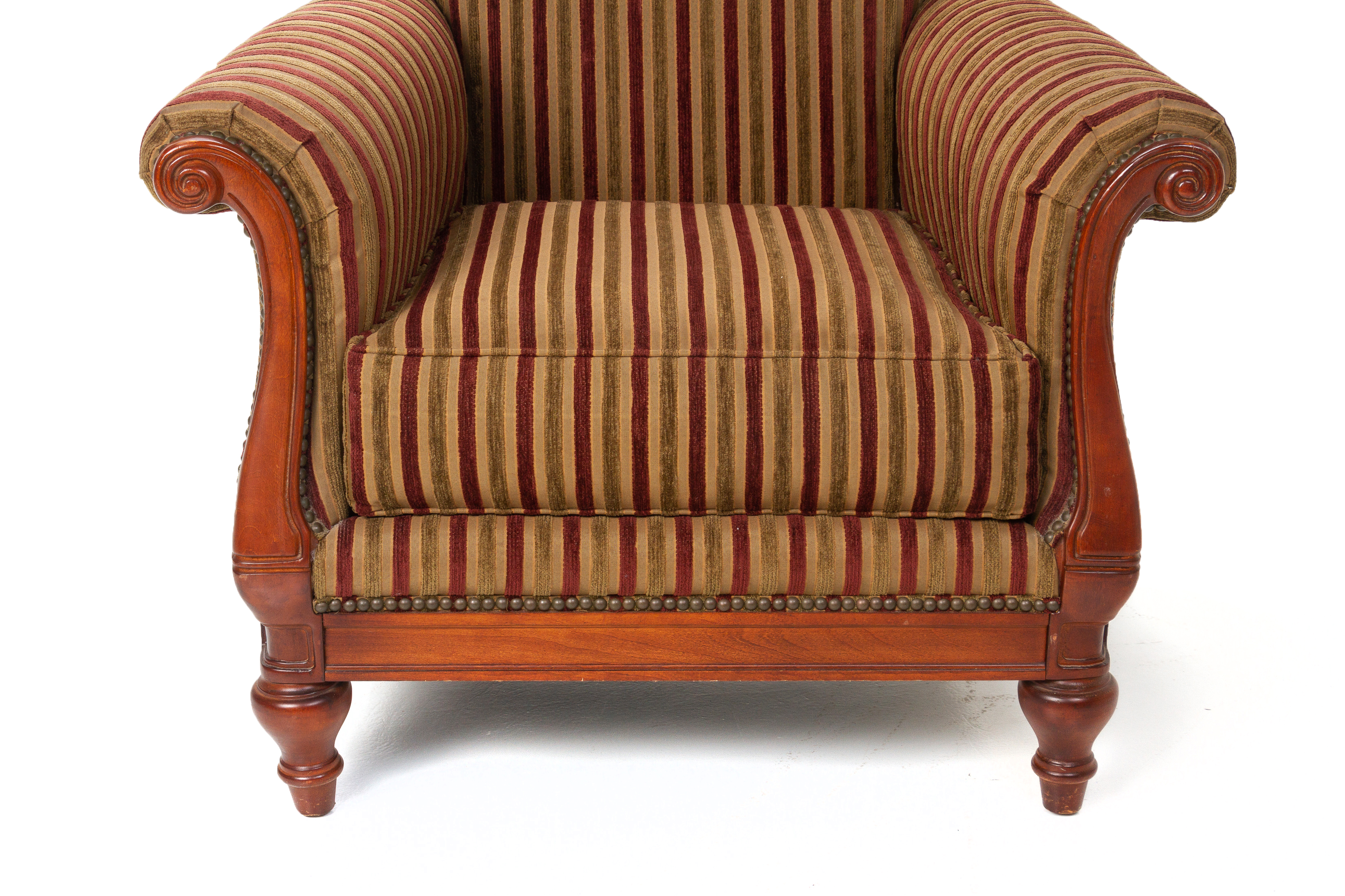 A SMALL UPHOLSTERED ARMCHAIR - Image 3 of 3