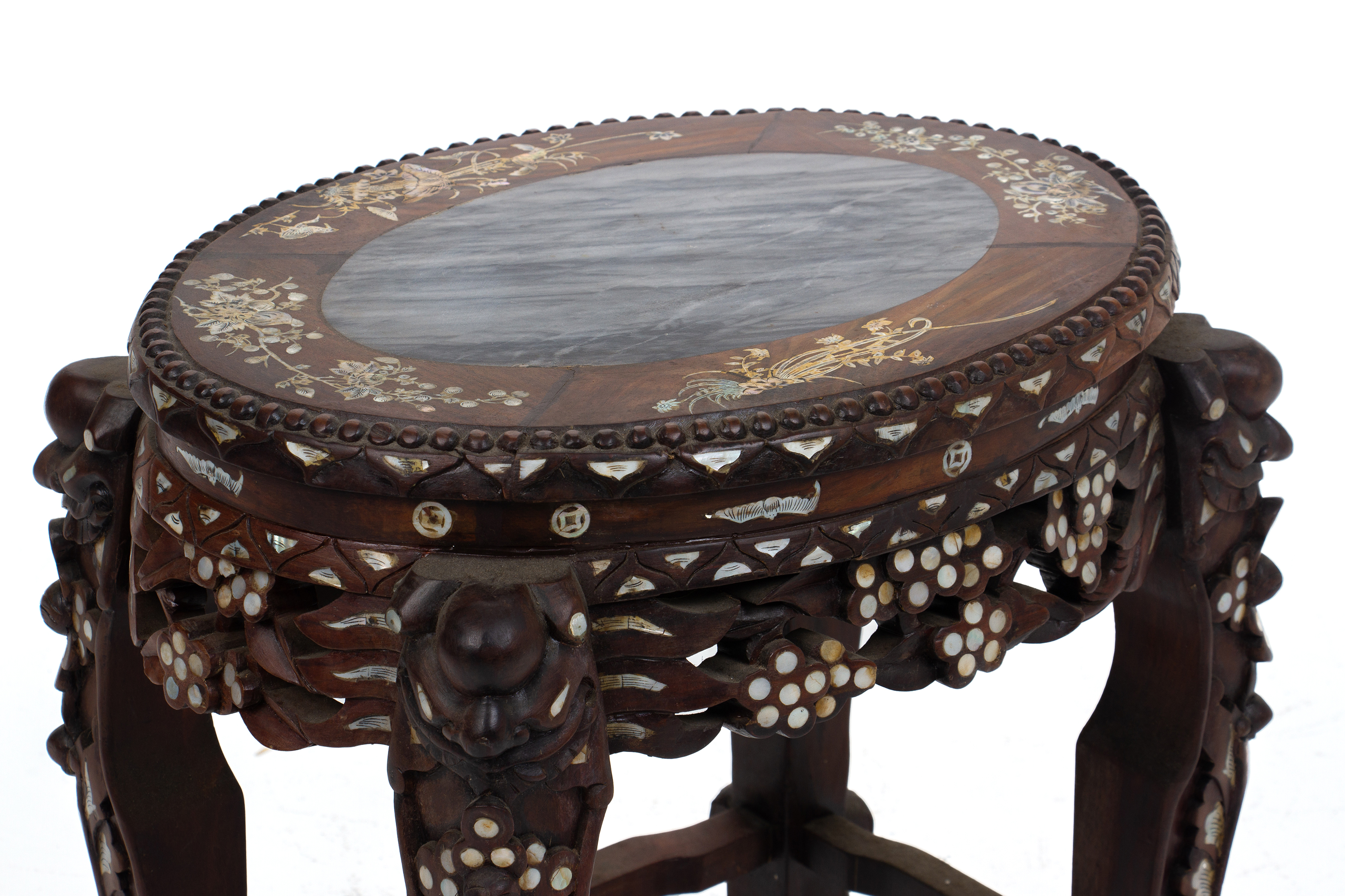 A MOTHER OF PEARL INLAID & MARBLE OVAL TABLE AND FOUR STOOLS - Image 4 of 4