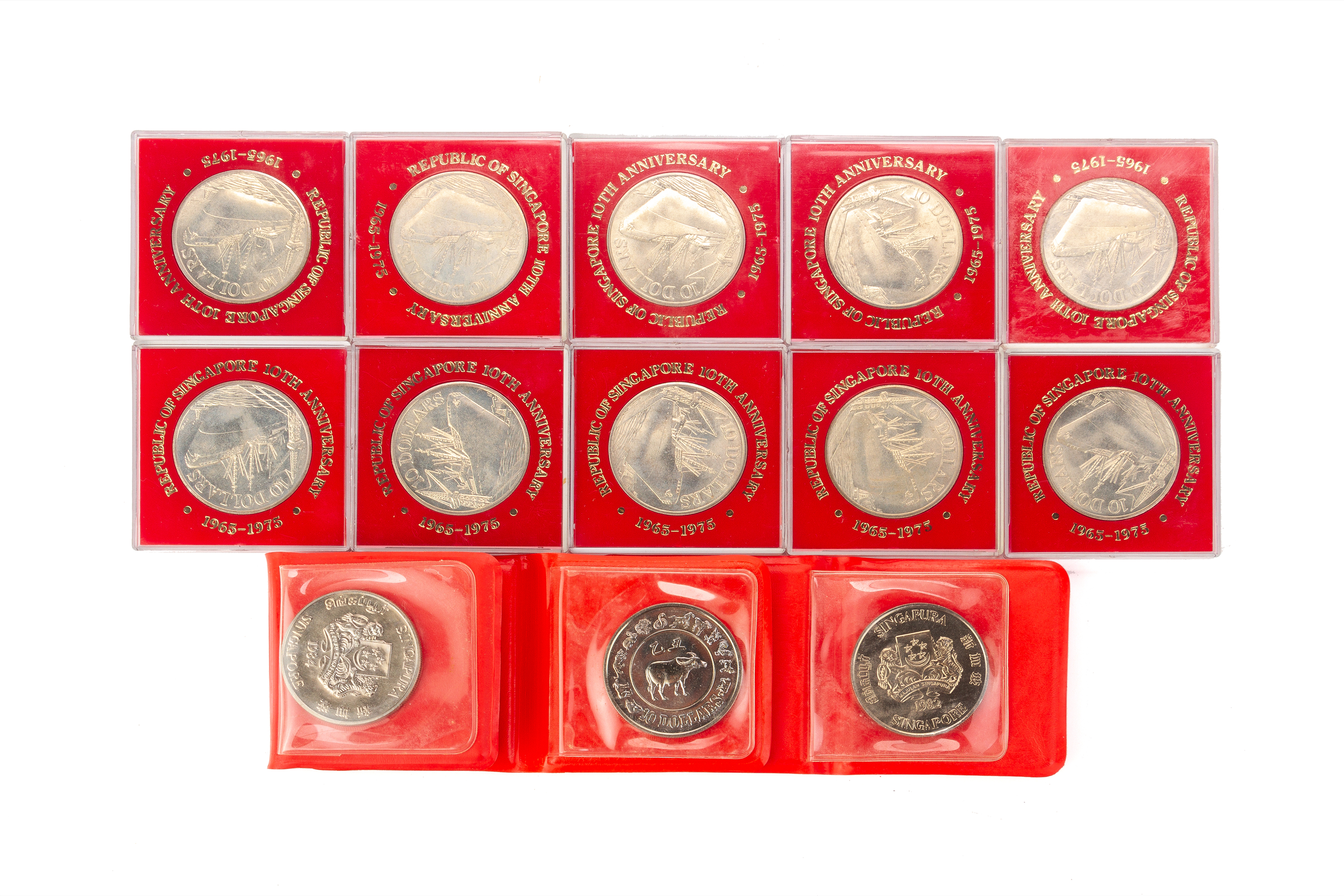 A GROUP OF SINGAPORE COINS AND OTHER COMMEMORATIVES - Image 2 of 3