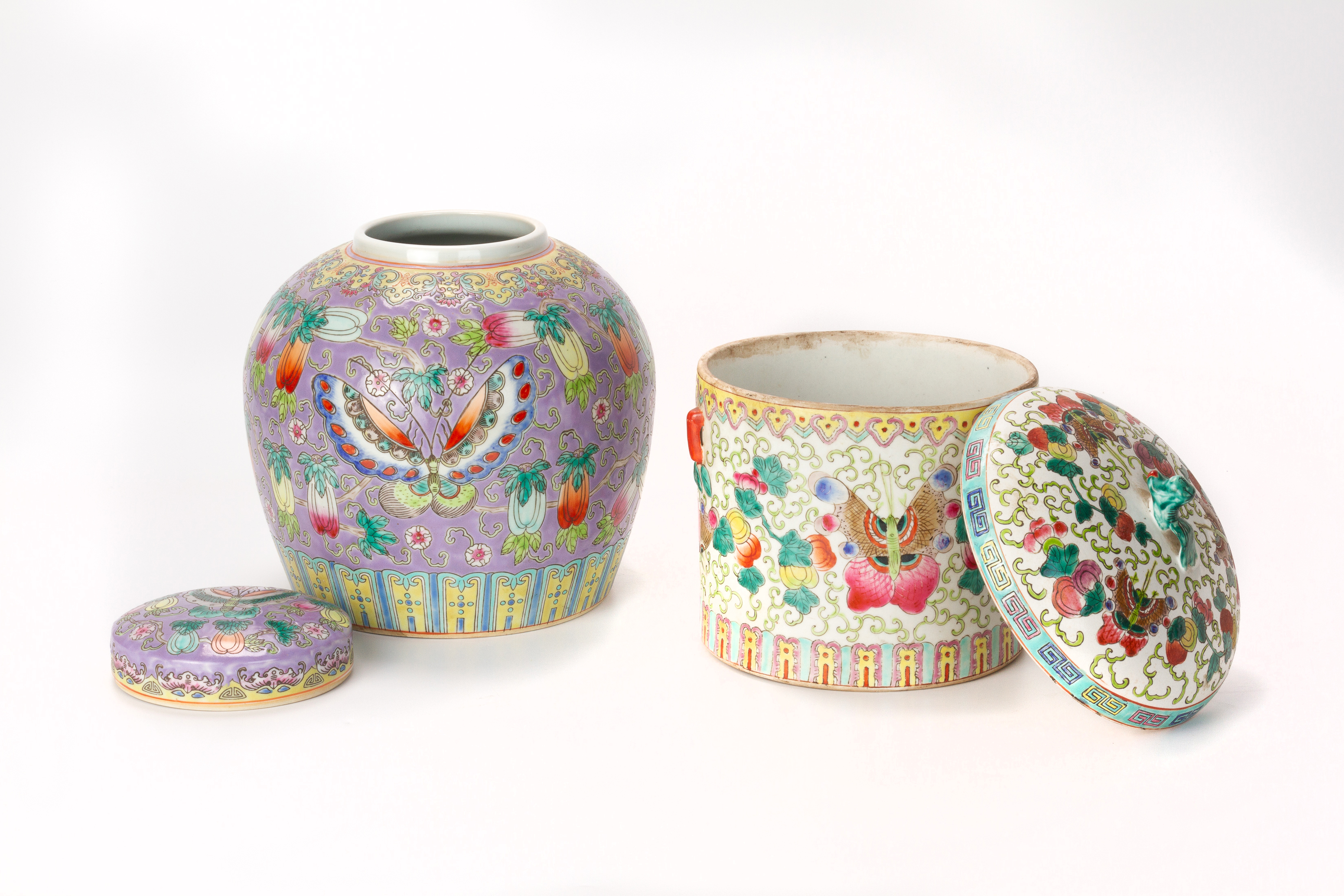 TWO FAMILLE ROSE BUTTERFLY JARS AND COVERS - Image 2 of 3