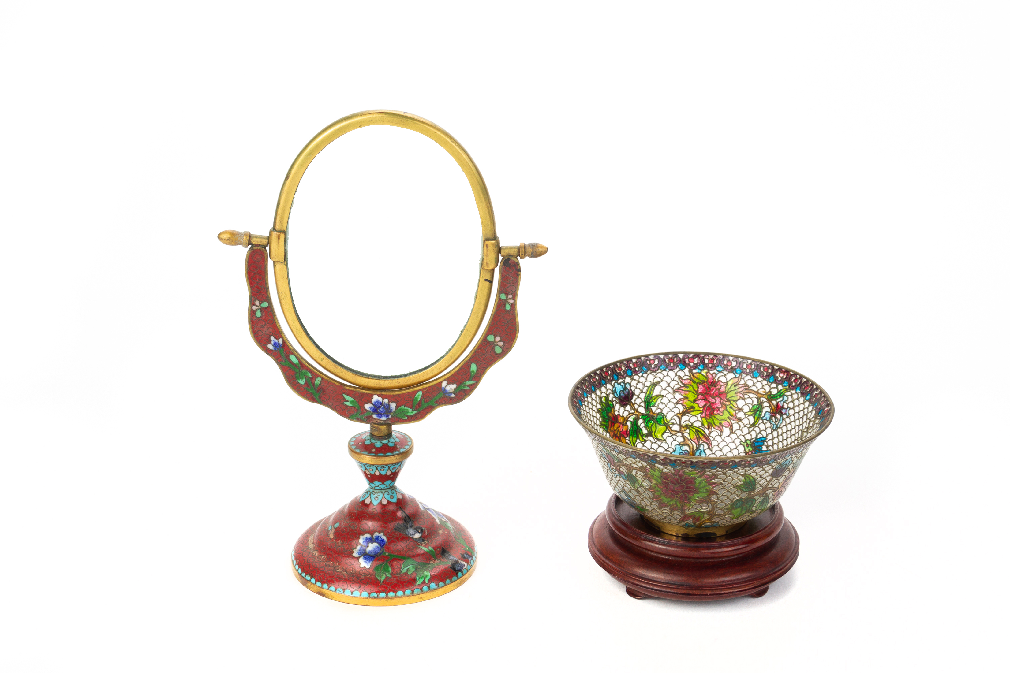 A GROUP OF CHINESE ENAMEL DECORATED ITEMS - Image 2 of 3