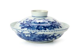 A BLUE AND WHITE PORCELAIN BOWL AND COVER